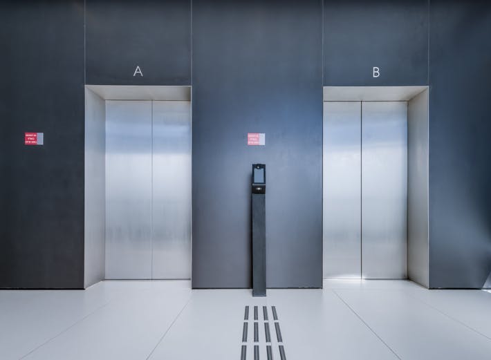 Image 34 of ascensores ligeros1.jpg?auto=format%2Ccompress&ixlib=php 3.3 in פתרונות חיפוי מיוחדים - Cosentino