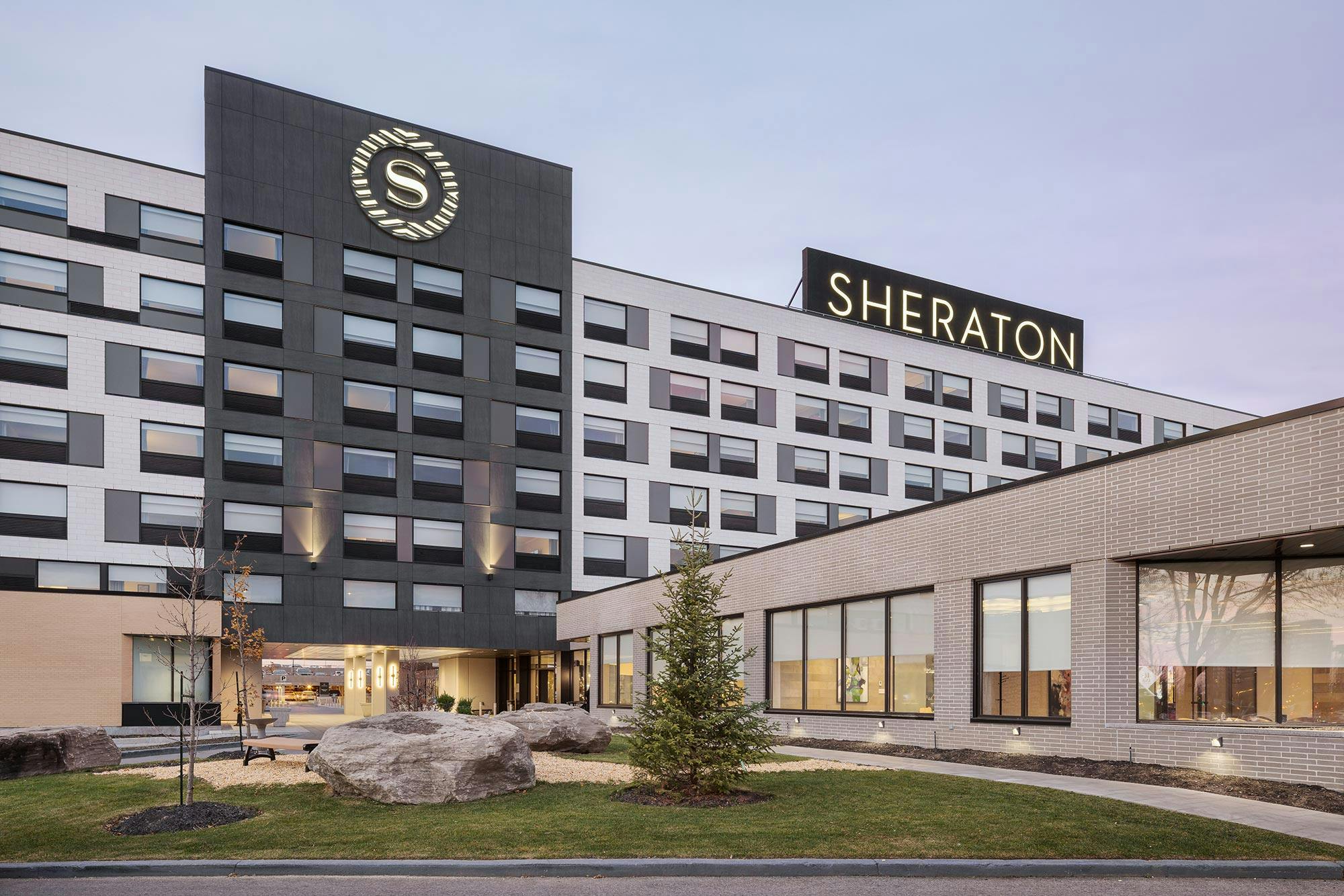 Image 47 of 20221110 Sheraton Laval 25 WEB.jpg?auto=format%2Ccompress&ixlib=php 3.3 in Dekton clads the façade of Iceland’s first five-star hotel for its ability to withstand the most demanding weather conditions - Cosentino