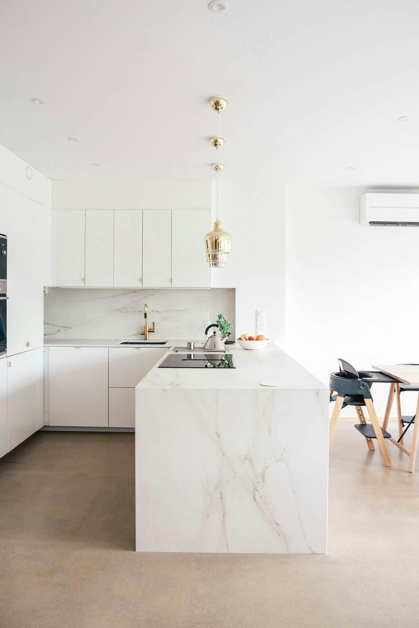 Image of xenia anderssons kitchen dekton 2.jpg?auto=format%2Ccompress&fit=crop&ixlib=php 3.3 in Dekton brings contemporary style, versatility and durability to Manchester’s newest office space at Circle Square - Cosentino