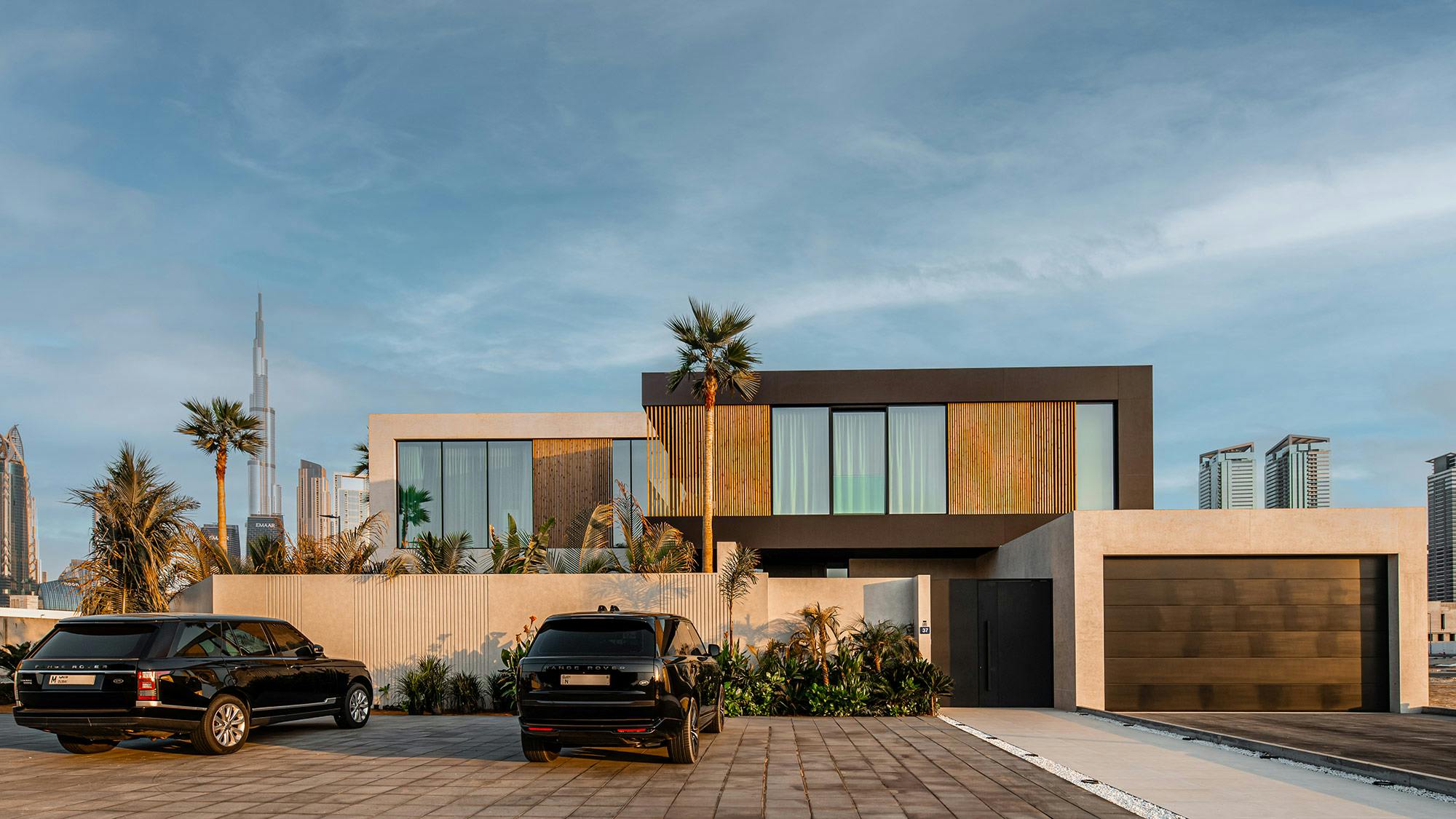 Image of Al Wasl Villa 3.jpg?auto=format%2Ccompress&fit=crop&ixlib=php 3.3 in Dekton, the perfect material for a long-lasting entrance, resistant to stains, scratches and impacts - Cosentino
