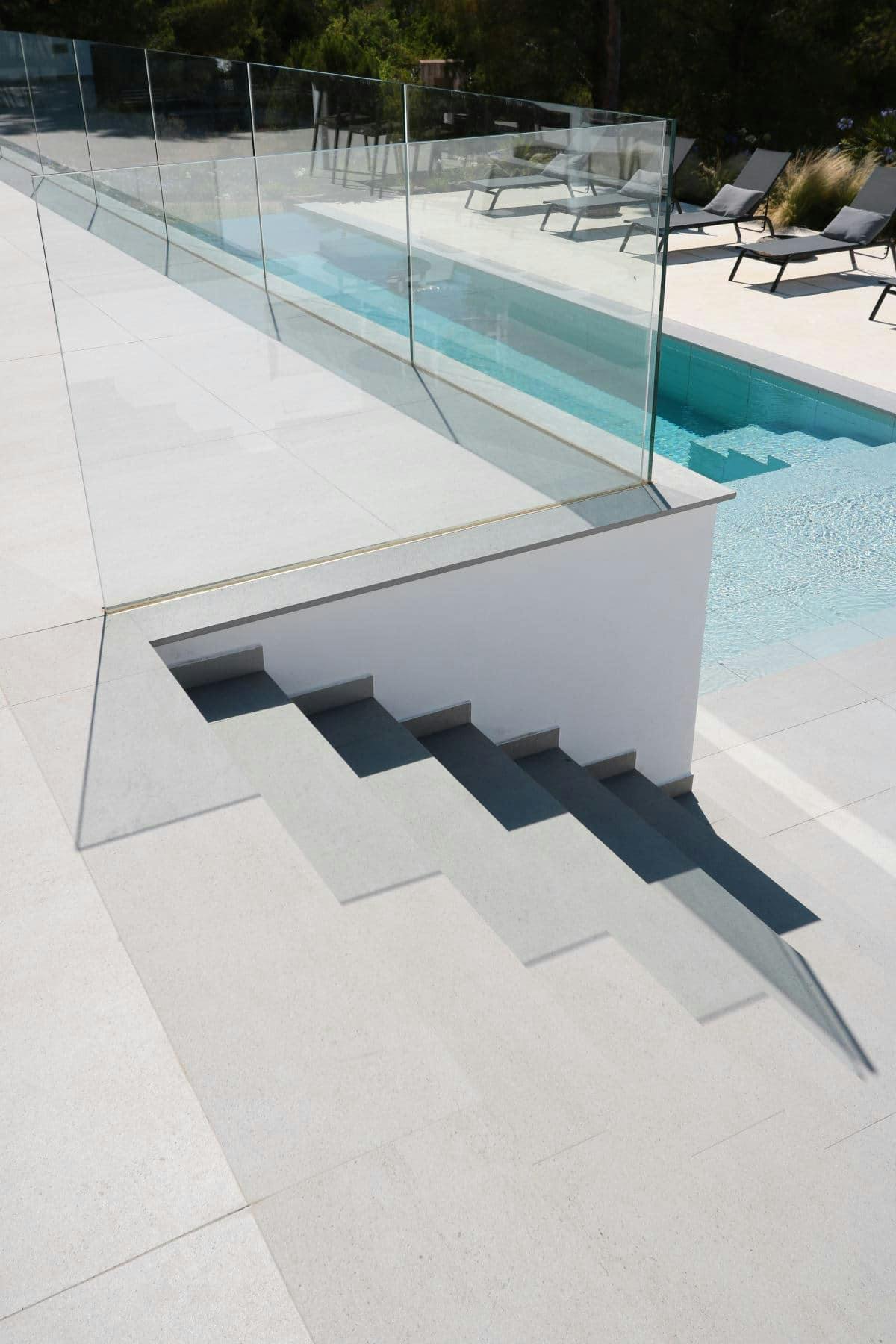 Image 42 of strato outdoor stairs.jpg?auto=format%2Ccompress&ixlib=php 3.3 in Desing and functionality in the Balearic Islands - Cosentino