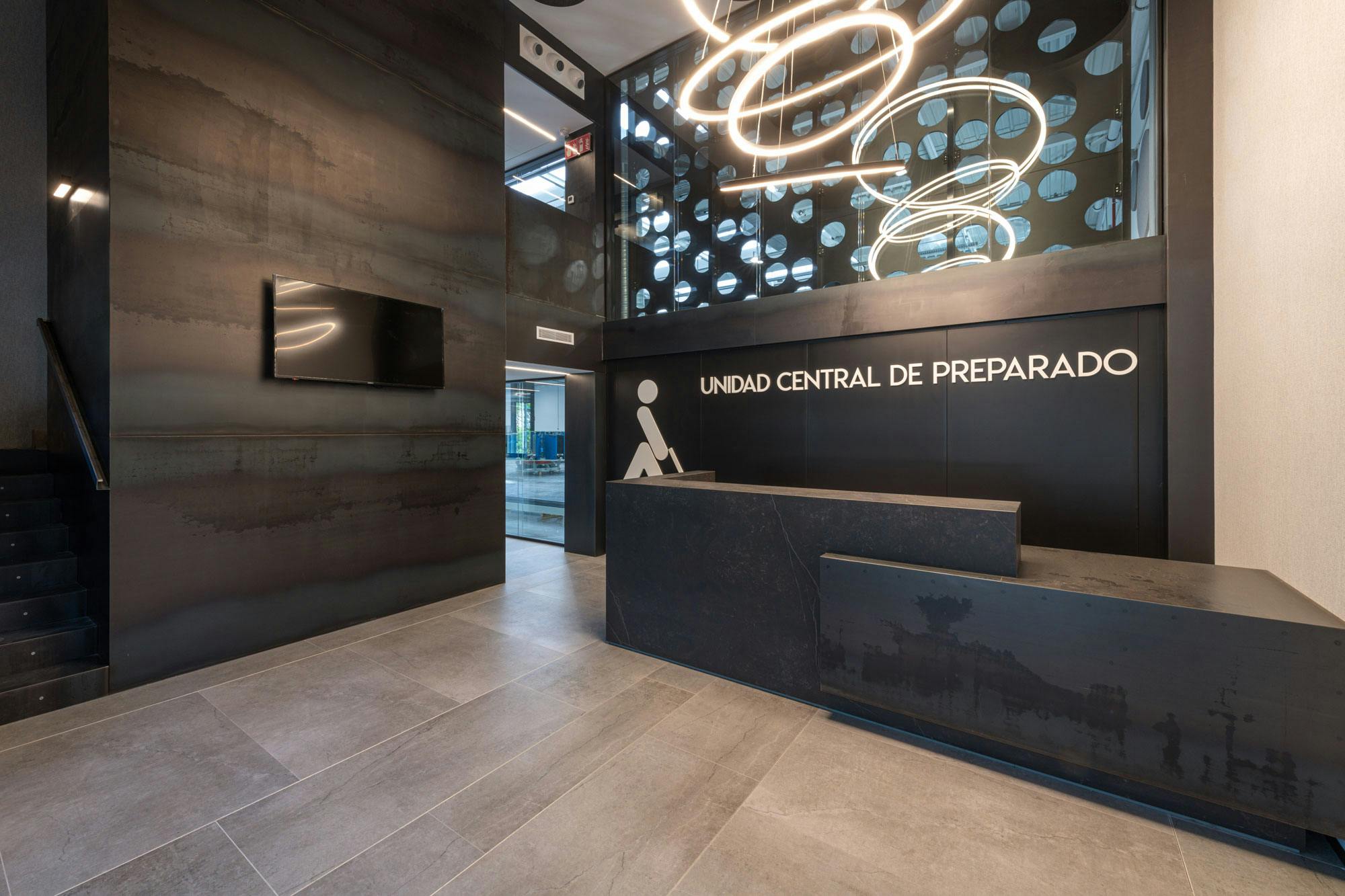 Image 34 of Unidad Central de Preparado ONCE 05 1.jpg?auto=format%2Ccompress&ixlib=php 3.3 in Medipol Technology and Development Centre in Istanbul chooses Dekton to brighten up its entrance and meeting rooms - Cosentino