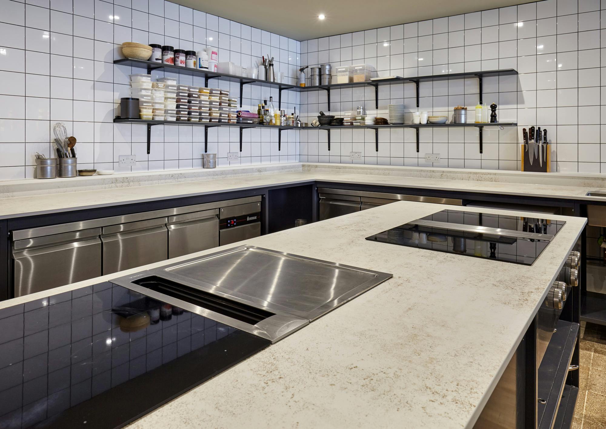 Image 36 of Vanderlyle restaurant Dekton 7.jpg?auto=format%2Ccompress&ixlib=php 3.3 in A worktop featuring an elegant Italian touch and the best performance for the renowned complex of The Circle - Cosentino