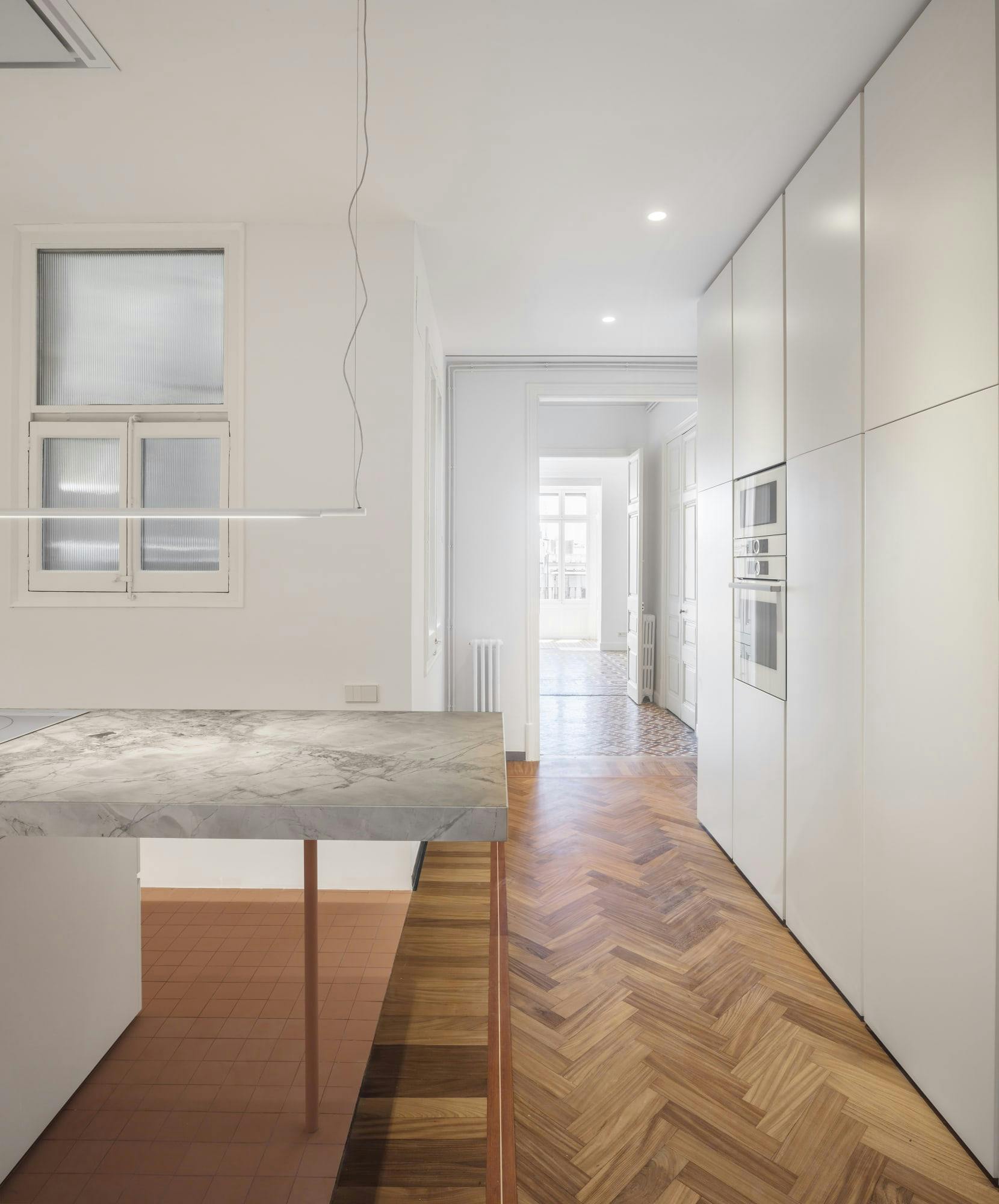 Image 46 of cru adria goula la carla.jpg?auto=format%2Ccompress&ixlib=php 3.3 in Dekton Bergen engages in dialogue with wood in this minimalist and timeless kitchen - Cosentino