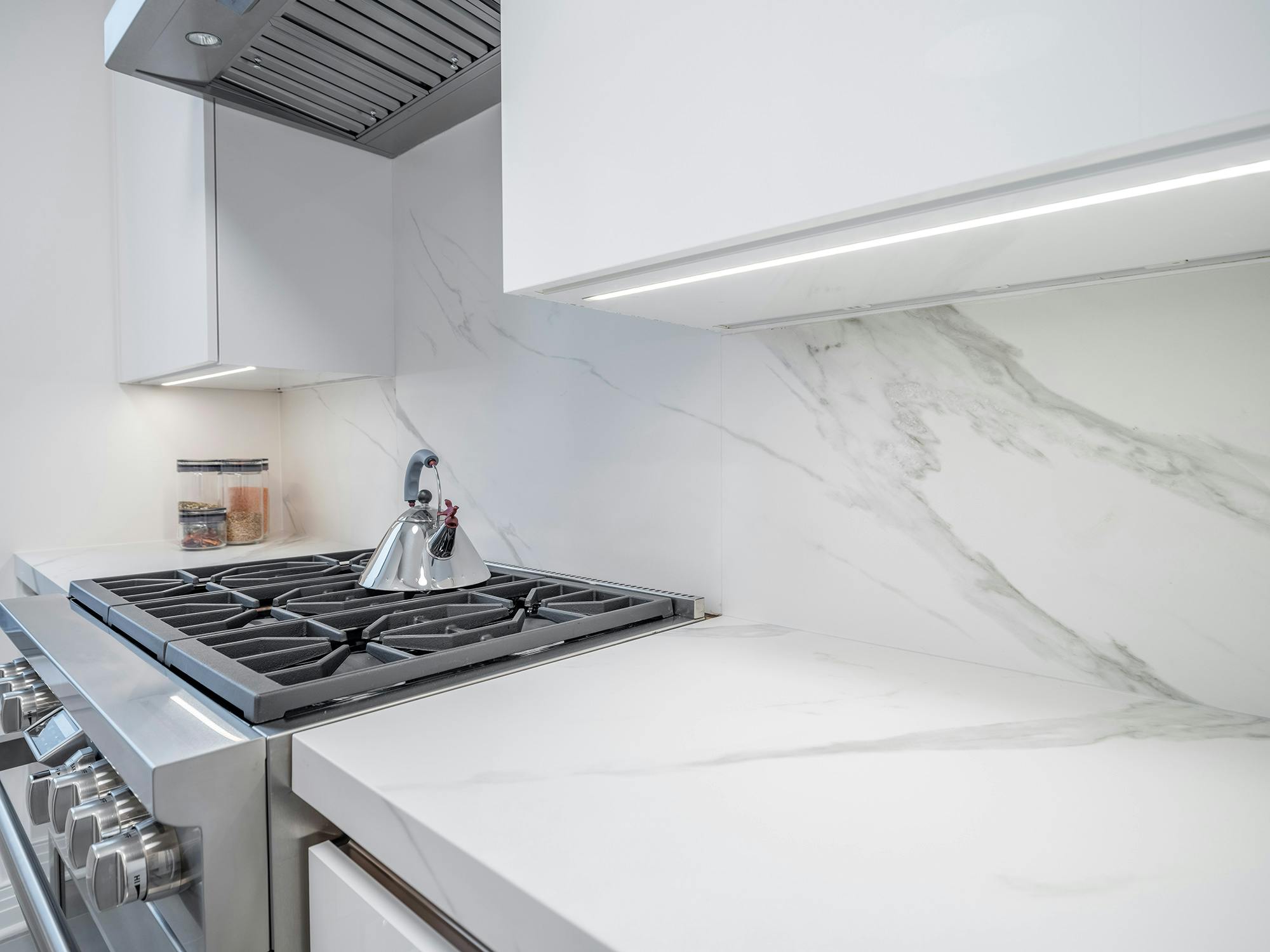 Image 39 of Lake Shore Drive 3.jpg?auto=format%2Ccompress&ixlib=php 3.3 in Dekton Opera brings timeless and natural design to this Chicago home  - Cosentino