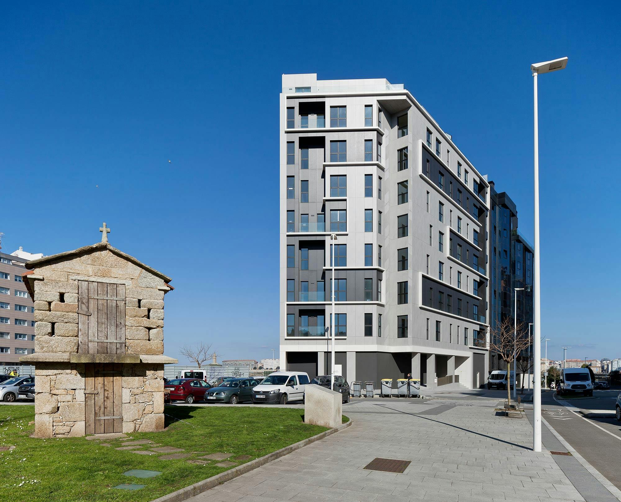 A modern and sustainable façade in A Coruña thanks to Dekton