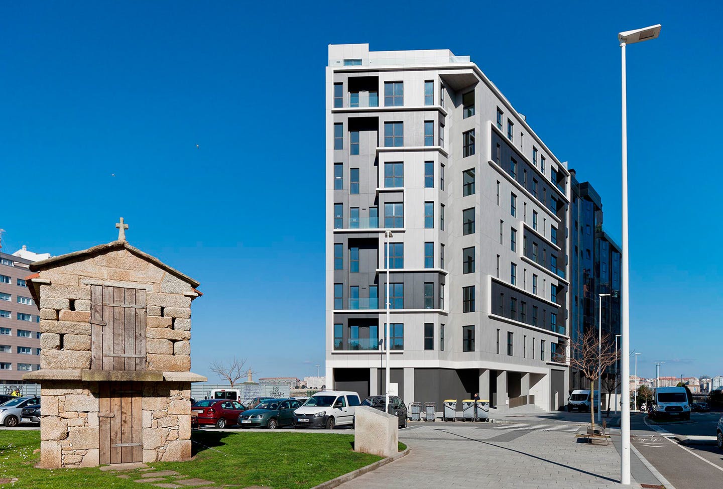 Image 32 of Edificio Escuela de Nautica Urbher portada 1.jpg?auto=format%2Ccompress&ixlib=php 3.3 in A modern and sustainable façade in A Coruña thanks to Dekton - Cosentino
