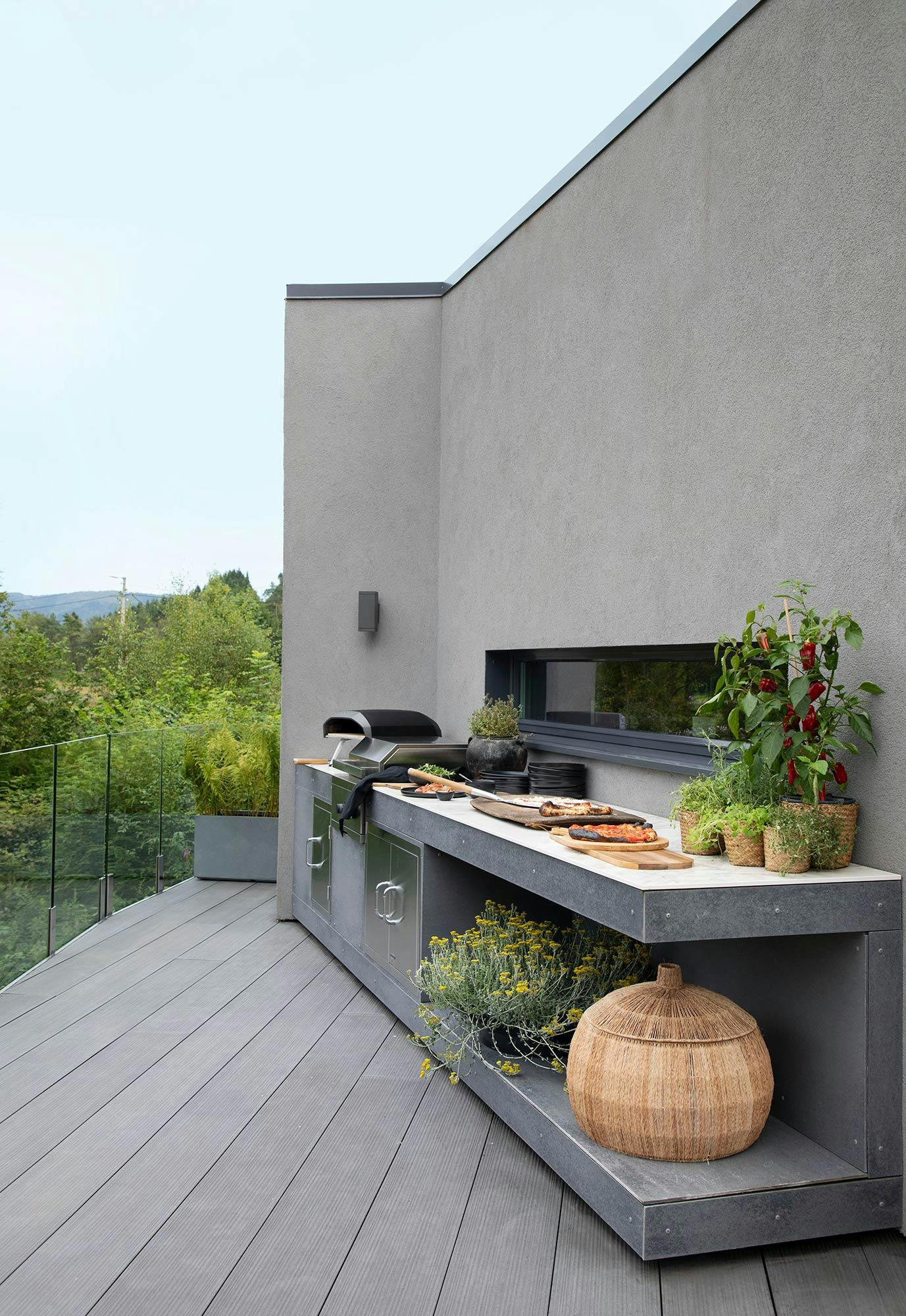 Image 41 of Villakildal 6.jpg?auto=format%2Ccompress&ixlib=php 3.3 in Dekton is part of a lovely outdoor kitchen in Norway thanks to its exceptional durability and resistance - Cosentino