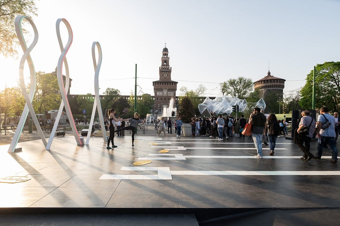 Grupo Cosentino unterstützt DDN beim Projekt INHABITS und macht die ultrakompakte Oberfläche Dekton® zur Hauptfigur einer innovativen Installation von Progetto CMR auf der Piazza Castello