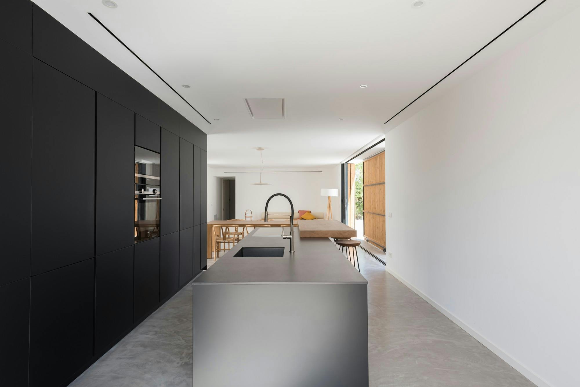 Bildnummer 35 des aktuellen Abschnitts von When the power of white turns a kitchen into a natural extension of a bright exterior space von Cosentino Österreich