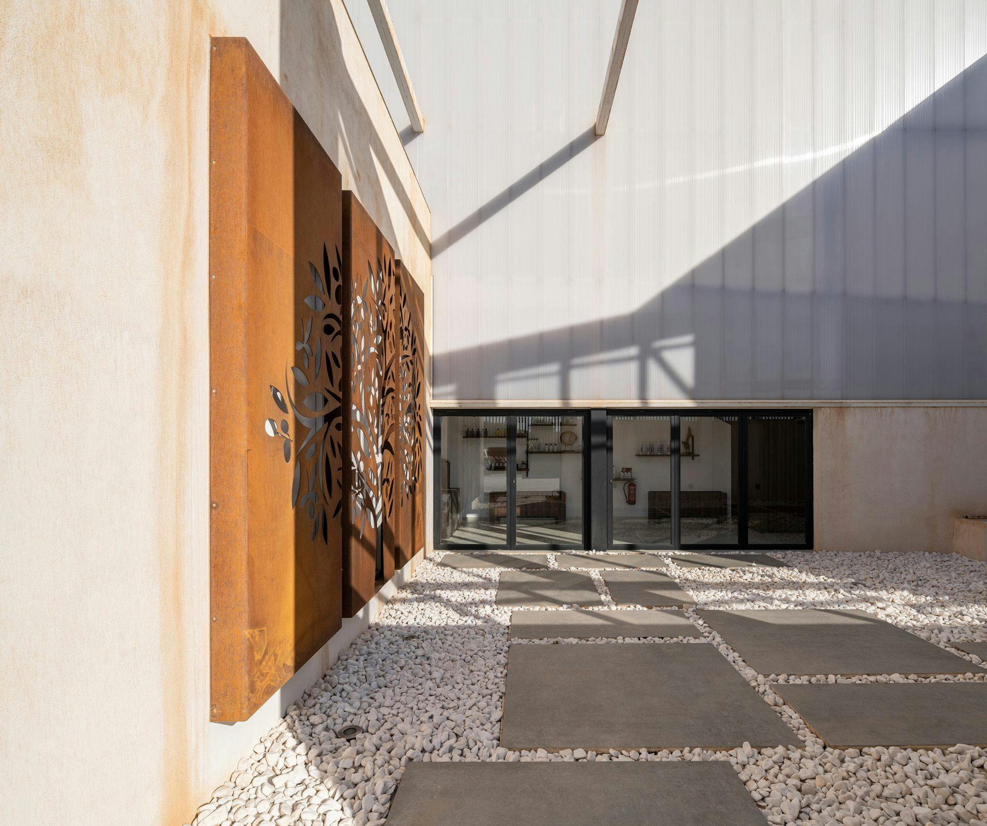 Bildnummer 45 des aktuellen Abschnitts von A carbon-neutral worktop for a sustainable house that connects indoors and outdoors von Cosentino Österreich