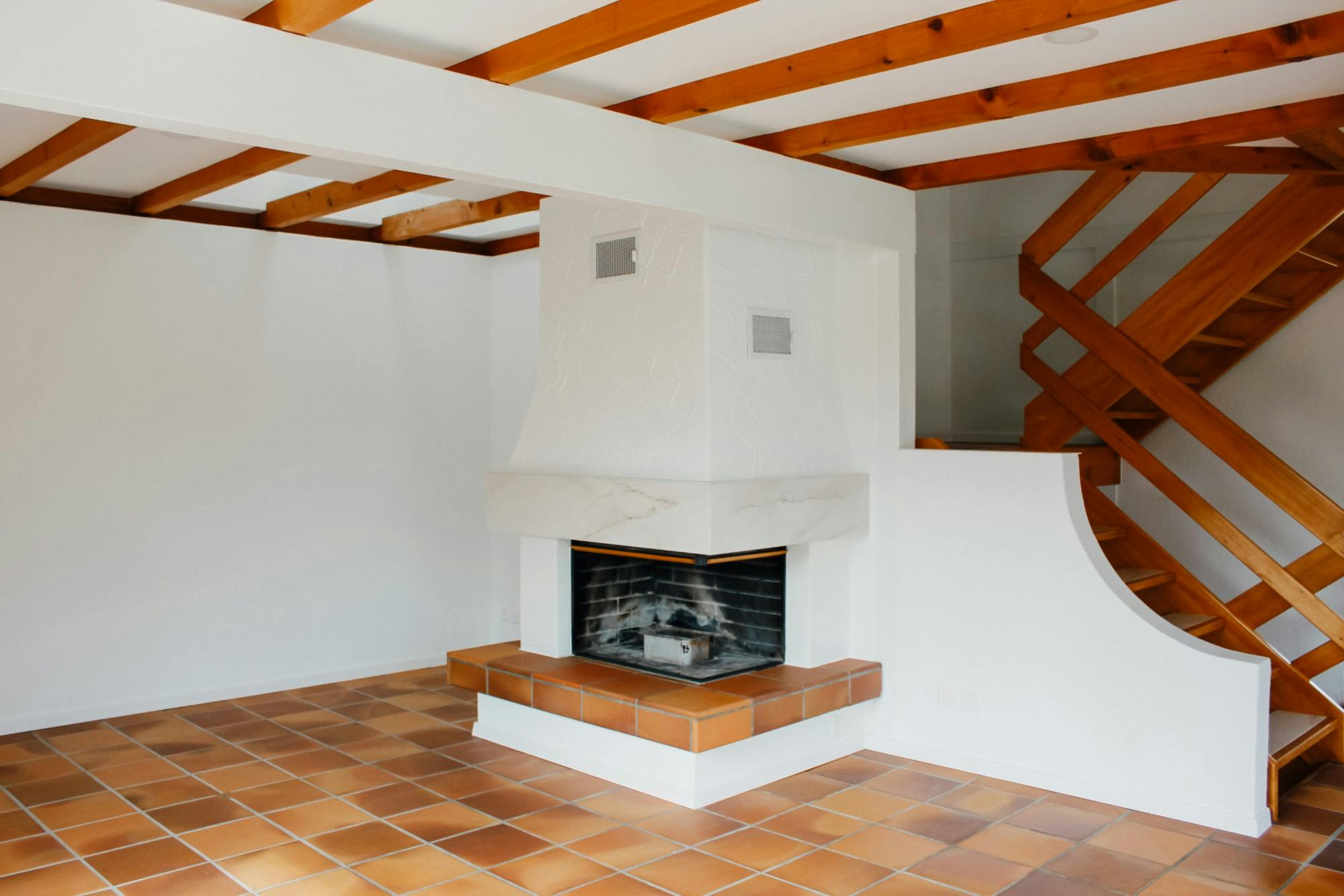 Bildnummer 32 des aktuellen Abschnitts von A fireplace clad in Dekton Slim, Cosentino’s thinnest and easiest to handle surface von Cosentino Österreich