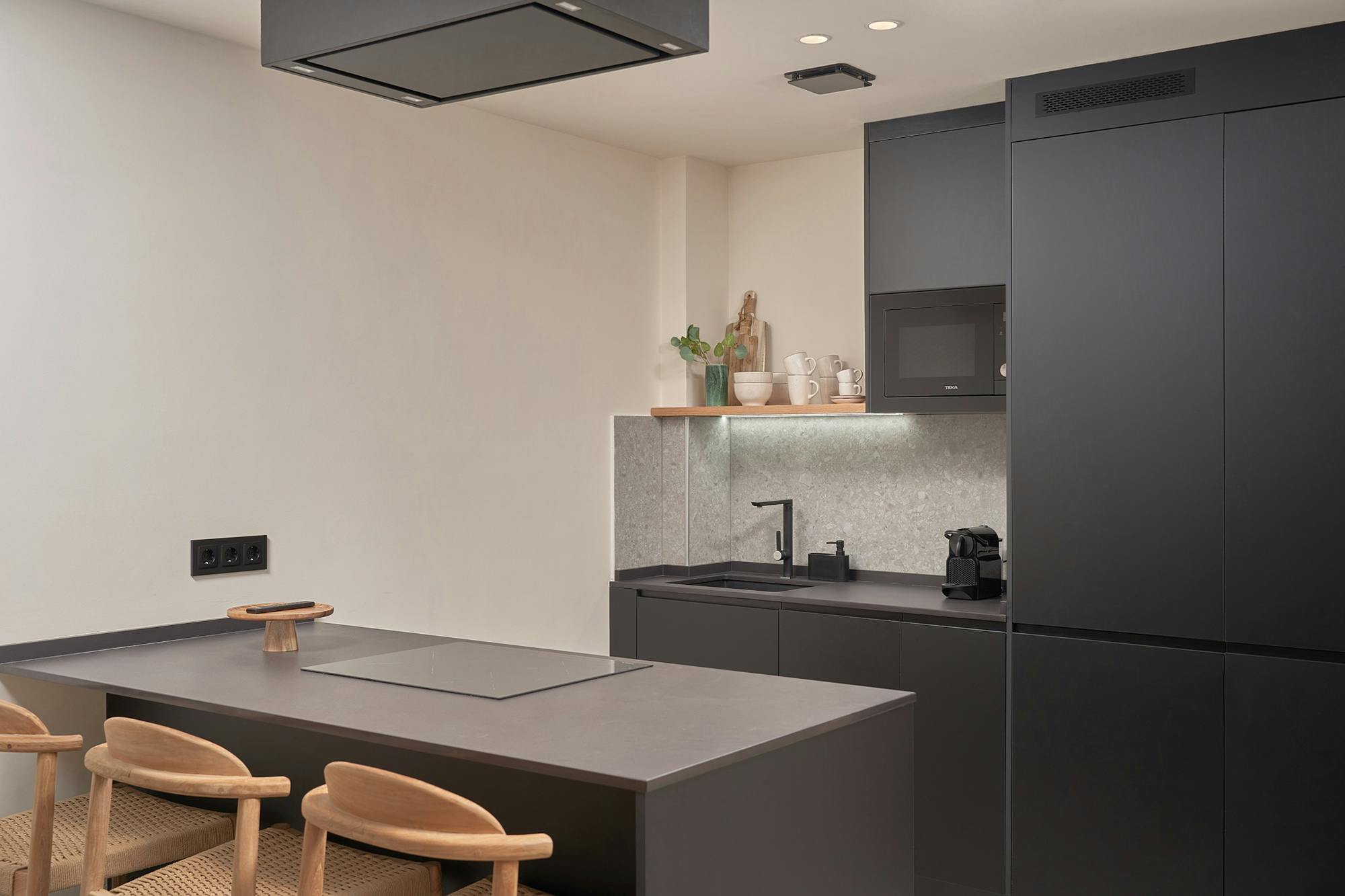 Bildnummer 35 des aktuellen Abschnitts von Dekton Sirius adds a welcoming touch to the kitchens of a residential development in Dubai von Cosentino Österreich