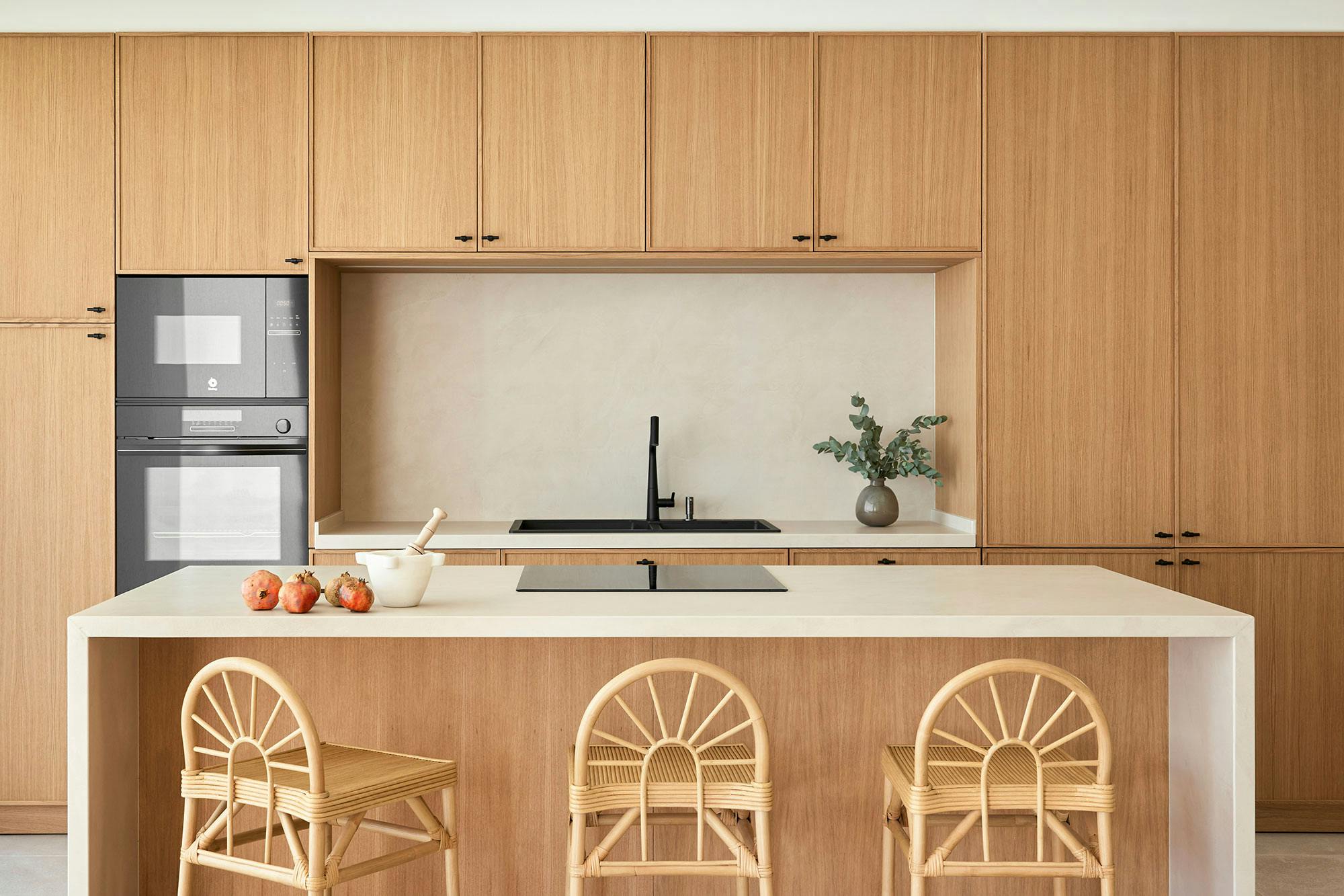 Bildnummer 39 des aktuellen Abschnitts von Ein Hauch von Farbe und eine Silestone-Arbeitsplatte für die Renovierung einer schönen und modernen Küche. von Cosentino Österreich
