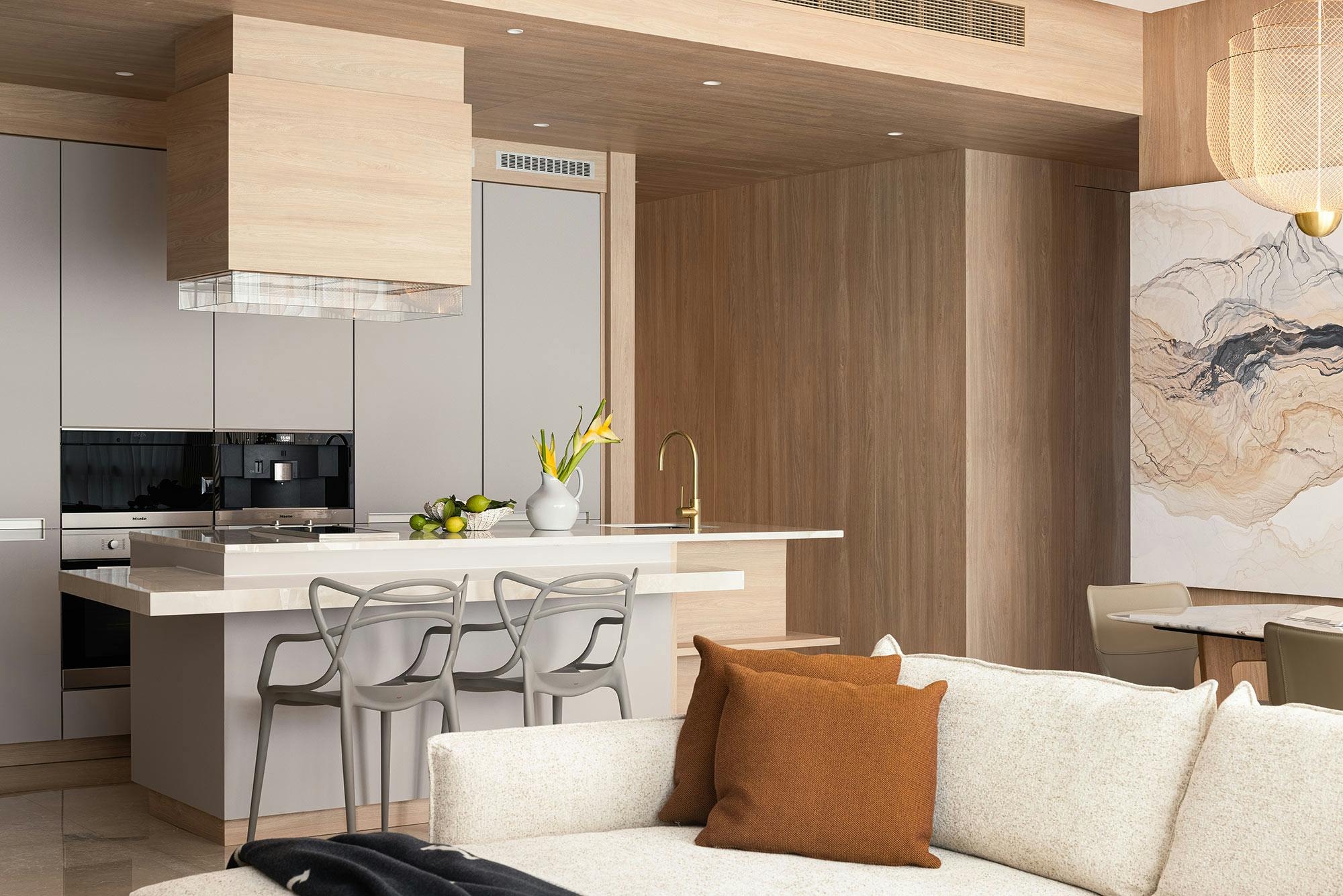 Bildnummer 38 des aktuellen Abschnitts von An apartment of Italian design elegantly blends the kitchen and dining room thanks to DKTN von Cosentino Deutschland