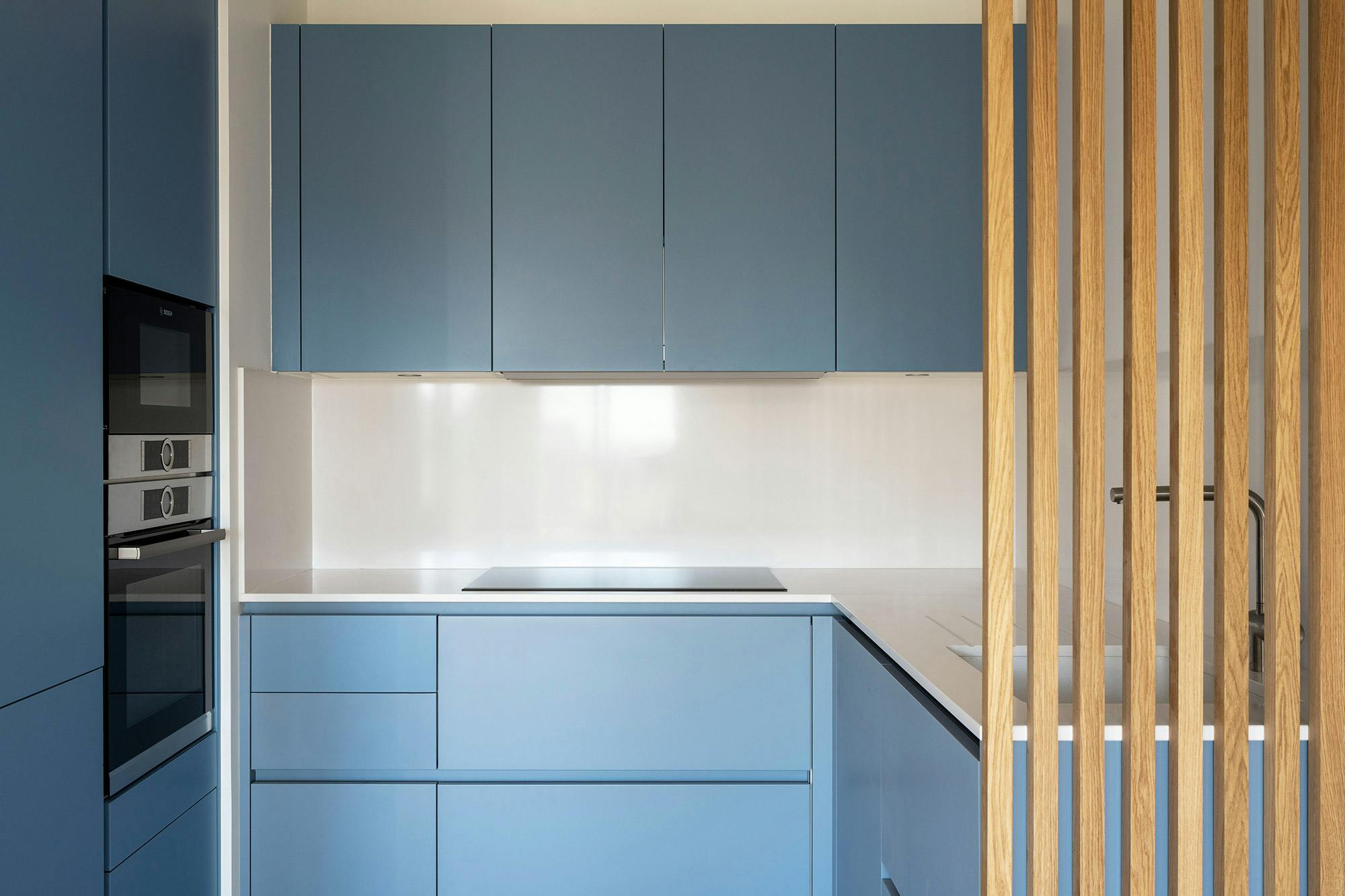Bildnummer 47 des aktuellen Abschnitts von An apartment of Italian design elegantly blends the kitchen and dining room thanks to DKTN von Cosentino Deutschland