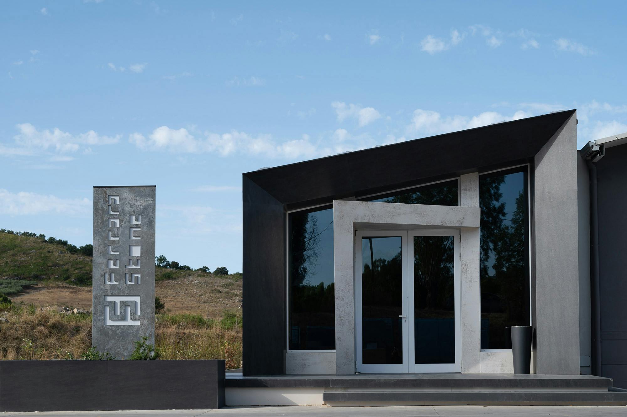 Bildnummer 46 des aktuellen Abschnitts von Glass, Iroko timber and DKTN for a façade with a lot of character von Cosentino Deutschland
