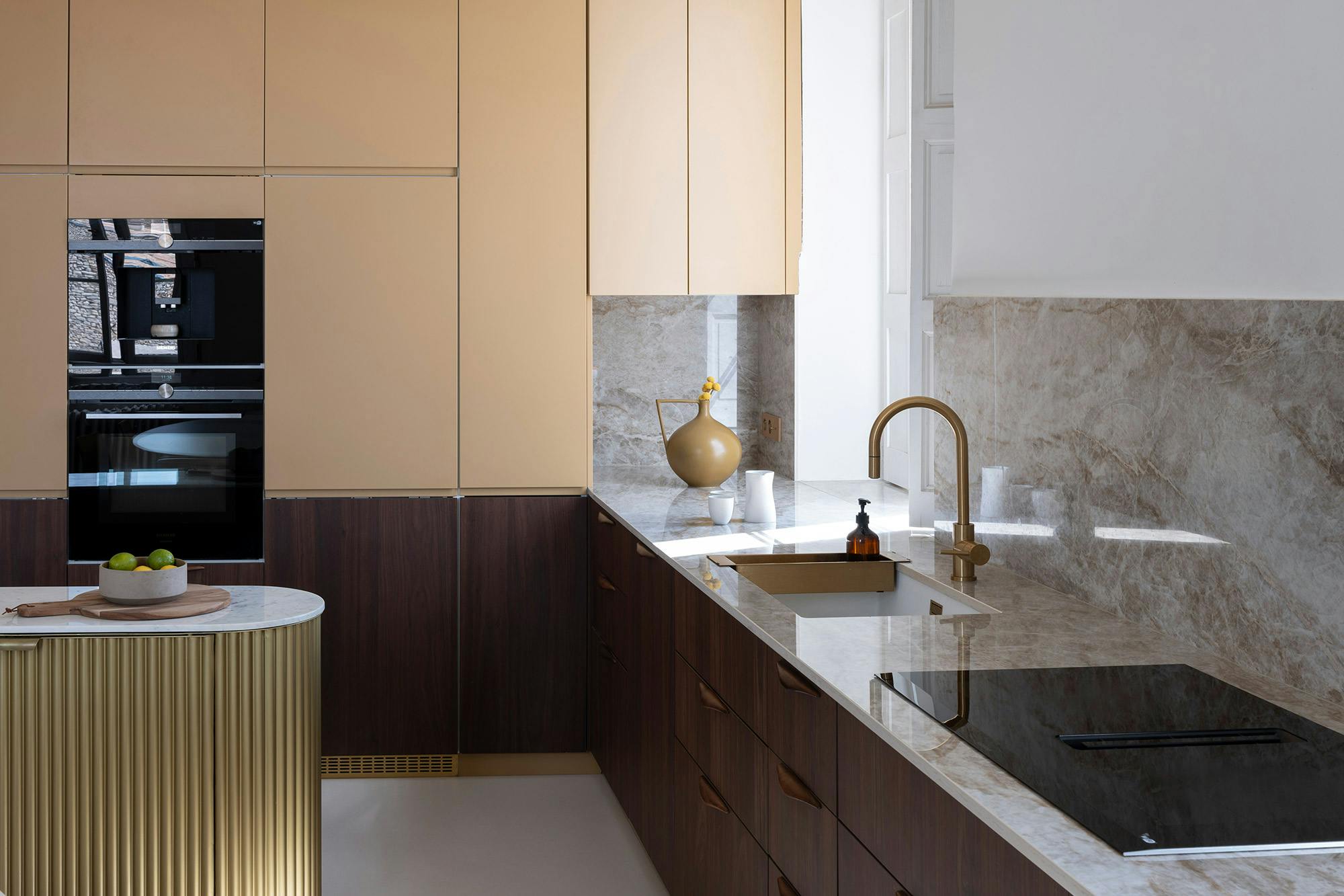 Bildnummer 35 des aktuellen Abschnitts von DKTN’s most elegant colours grace this modern flat in a classic style von Cosentino Deutschland