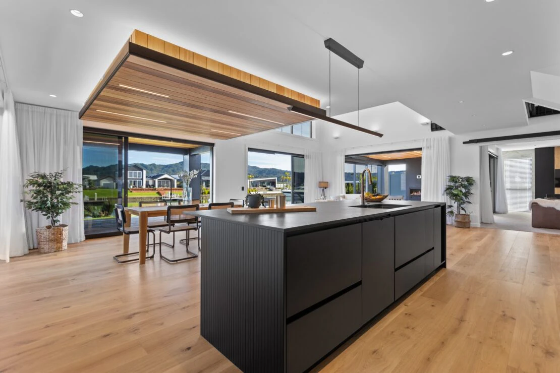 Hayley Peterson (19) Hayley Peterson (19)