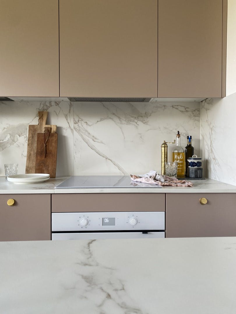 Bildnummer 43 des aktuellen Abschnitts von Dekton Arga creates an elegant atmosphere in this open plan kitchen with a minimalist approach von Cosentino Deutschland