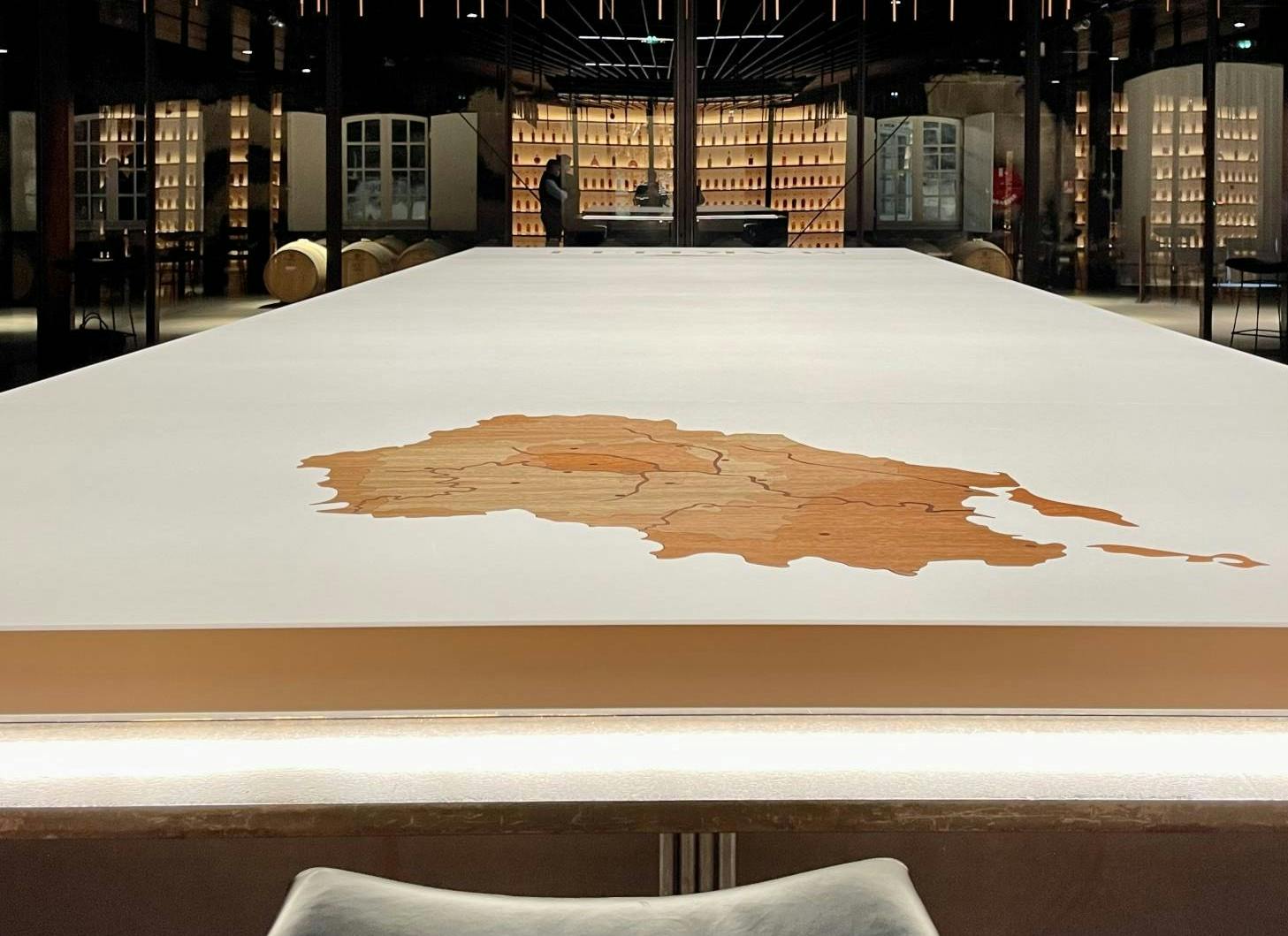 Bildnummer 32 des aktuellen Abschnitts von A cognac tasting table designed as a piece of art von Cosentino Deutschland