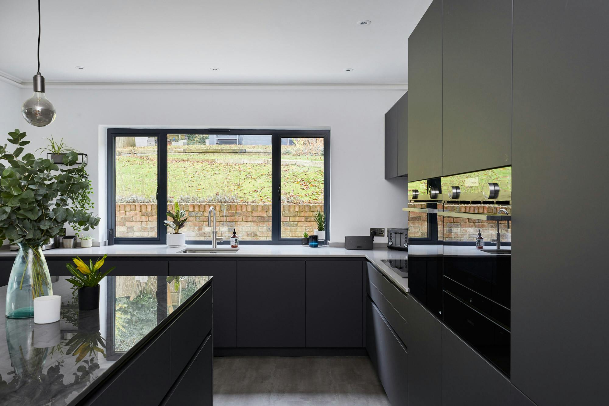 Bildnummer 35 des aktuellen Abschnitts von Luxury and functionality in an attractive open-plan kitchen in Hayes  von Cosentino Deutschland