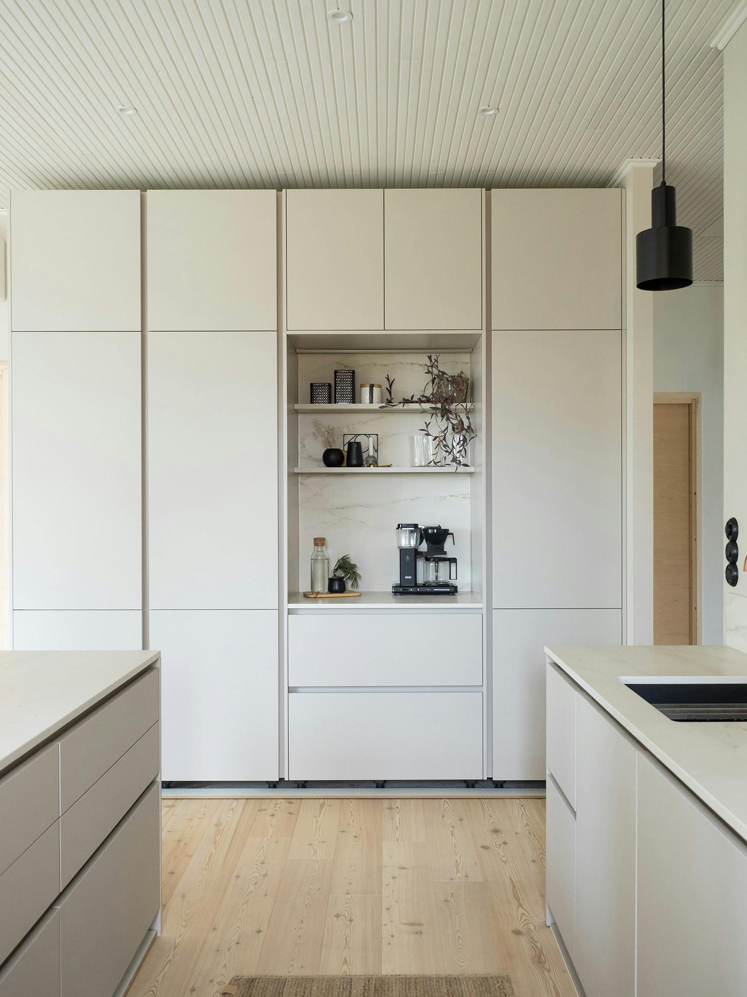 Bildnummer 36 des aktuellen Abschnitts von Interior designer Sanna Piitulainen chose Dekton Rem for her new kitchen von Cosentino Deutschland