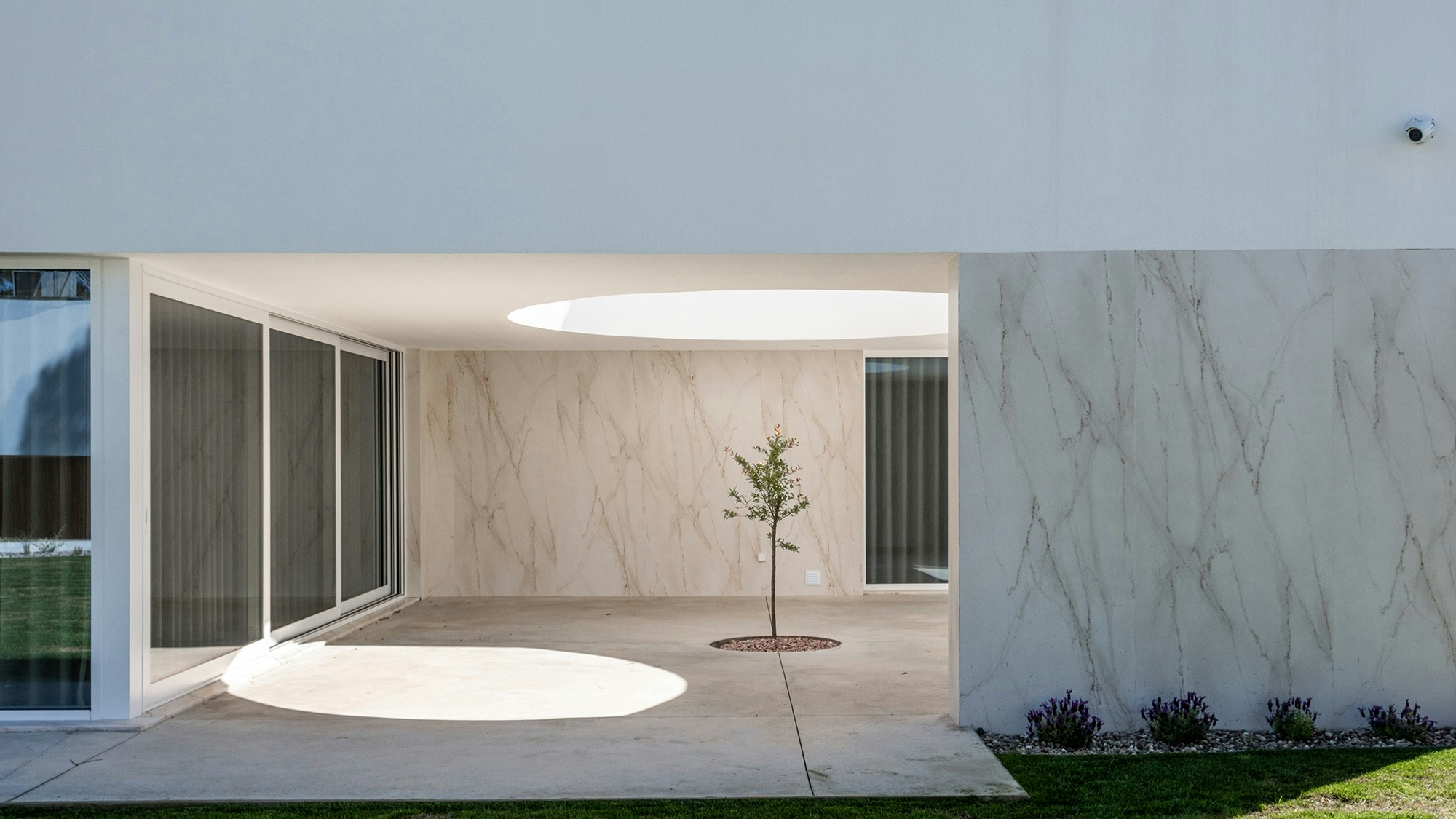 This cuttingedge house features Dekton inside and out to accentuate