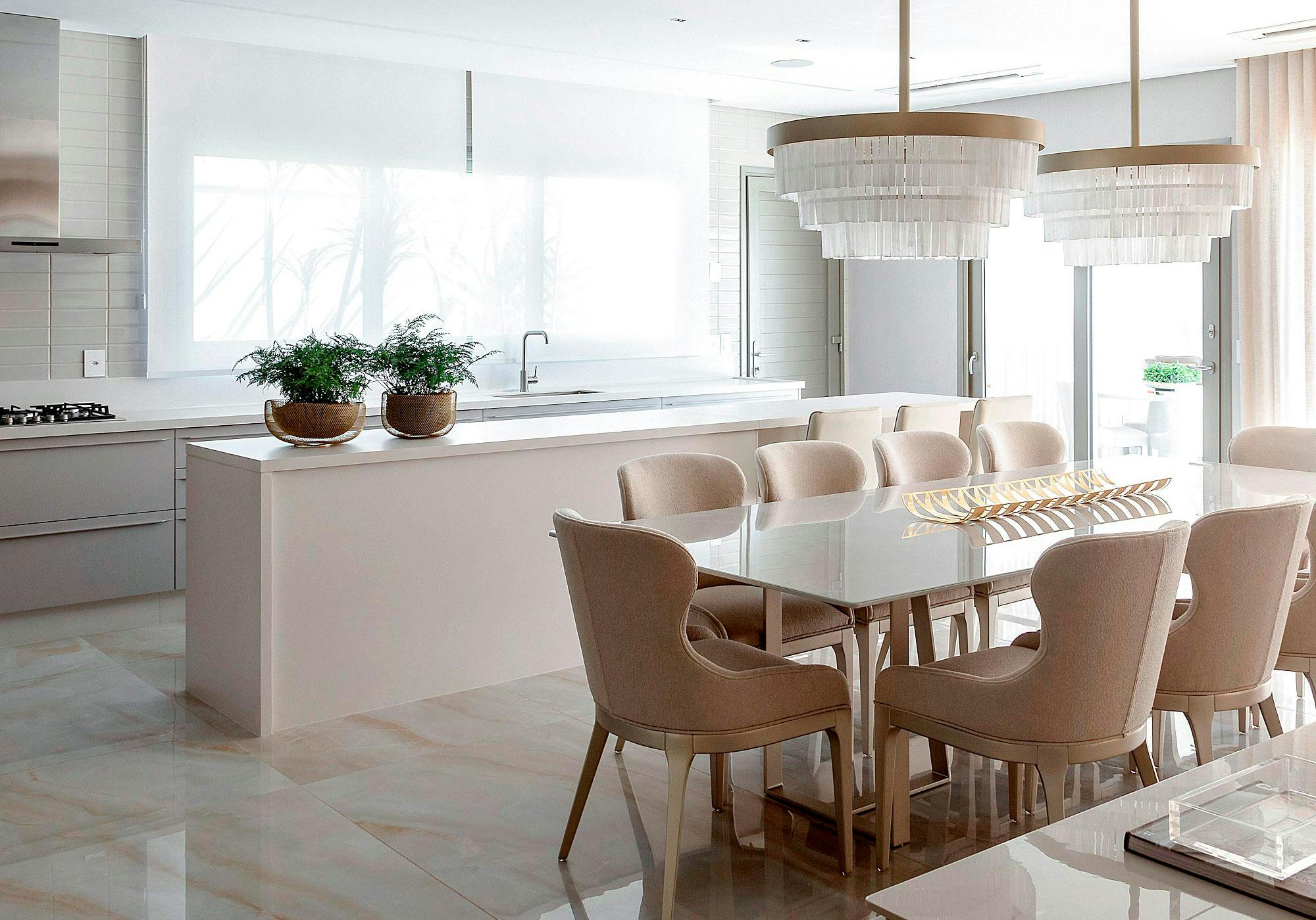 Bildnummer 35 des aktuellen Abschnitts von An open concept kitchen by MS2 Design Studio in a luxury South Beach condo von Cosentino Deutschland