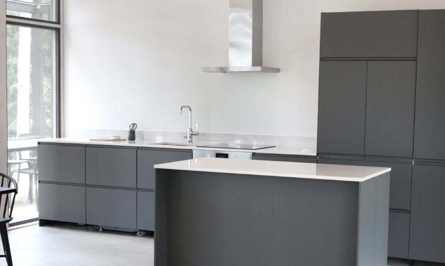 Bildnummer 42 des aktuellen Abschnitts von Dekton Arga creates an elegant atmosphere in this open plan kitchen with a minimalist approach von Cosentino Deutschland