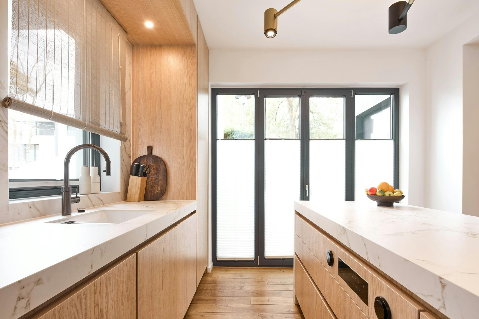 Laura Wontorra (15) Image 32 of Laura Wontorra 15.jpg?auto=format%2Ccompress&ixlib=php 3.3 in Das helle und natürliche Zuhause der deutschen Fernsehmoderatorin Laura Wontorra - Cosentino