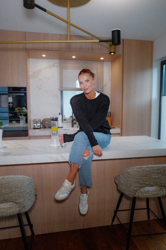 Laura Wontorra (18) Laura Wontorra (18)