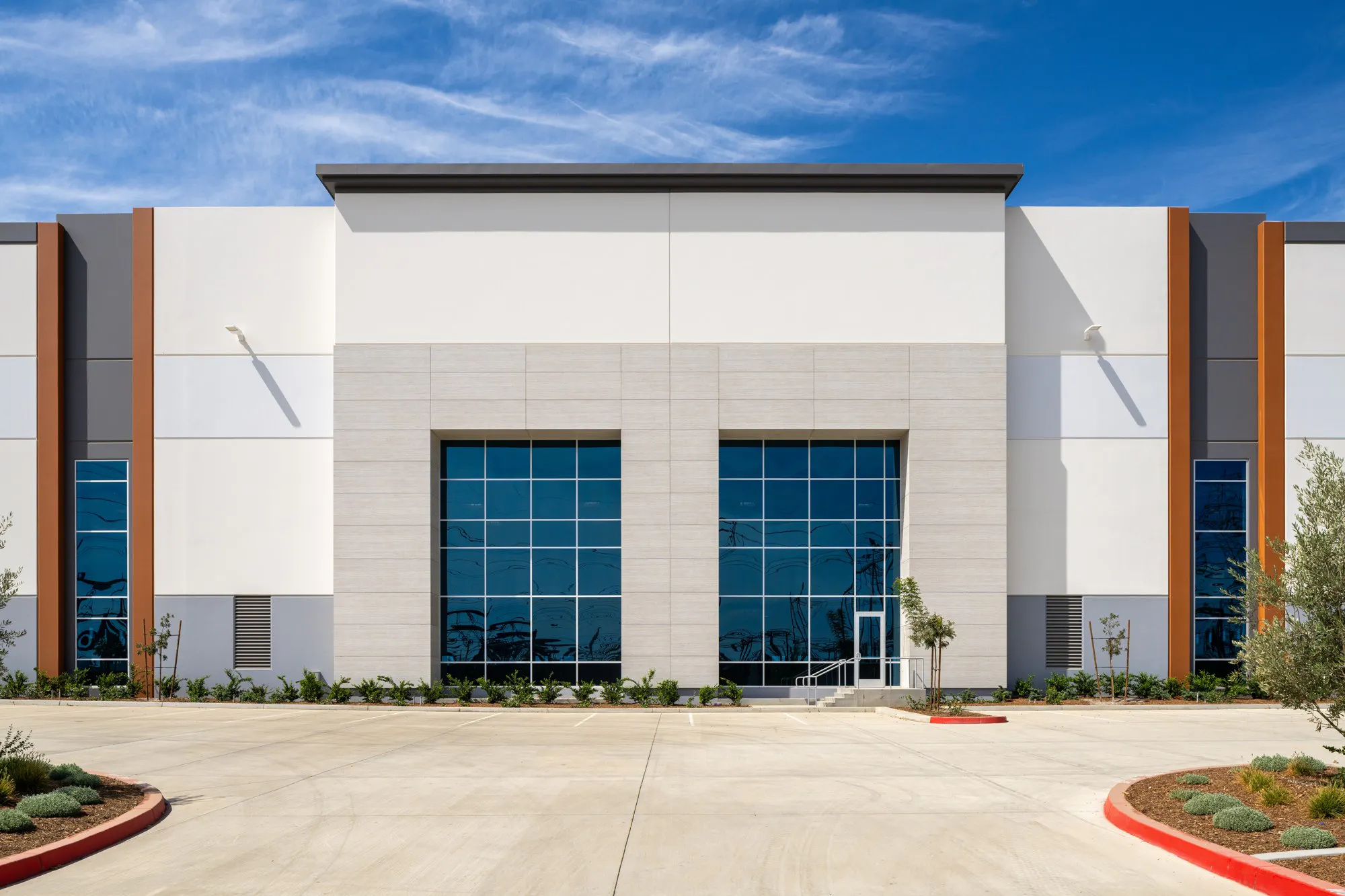 LomaCreekLogistics-06 Image 49 of LomaCreekLogistics 06.jpg?auto=format%2Ccompress&ixlib=php 3.3 in Valdebebas 127 - Cosentino