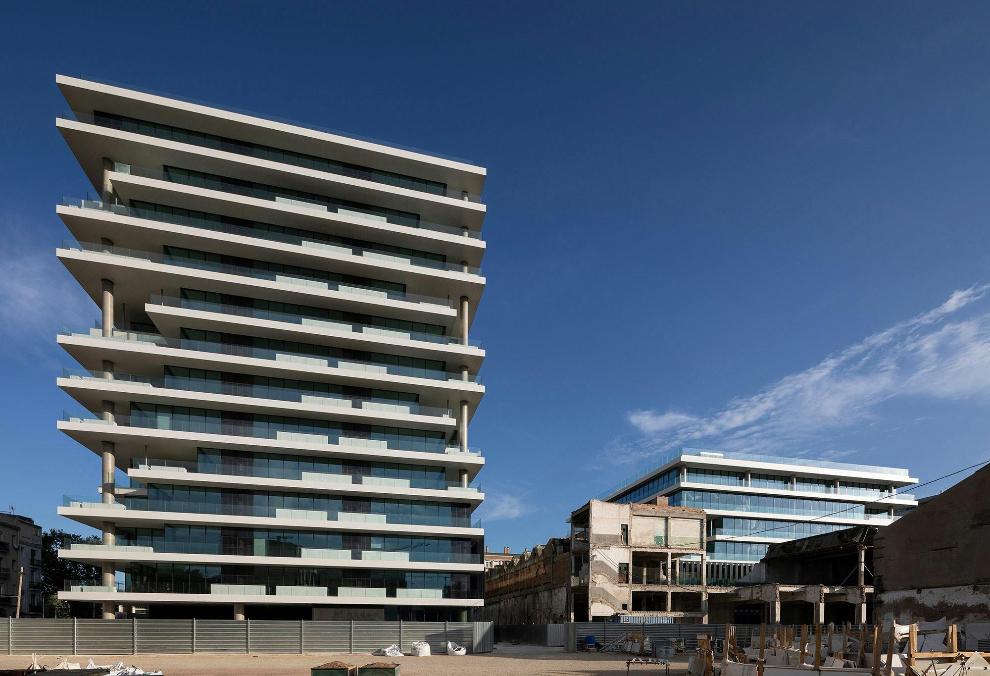 Image of fachada sea towers dekton 4.jpg?auto=format%2Ccompress&ixlib=php 3.3 in Terraces clad in Dekton to create cosy spaces in this residential complex - Cosentino