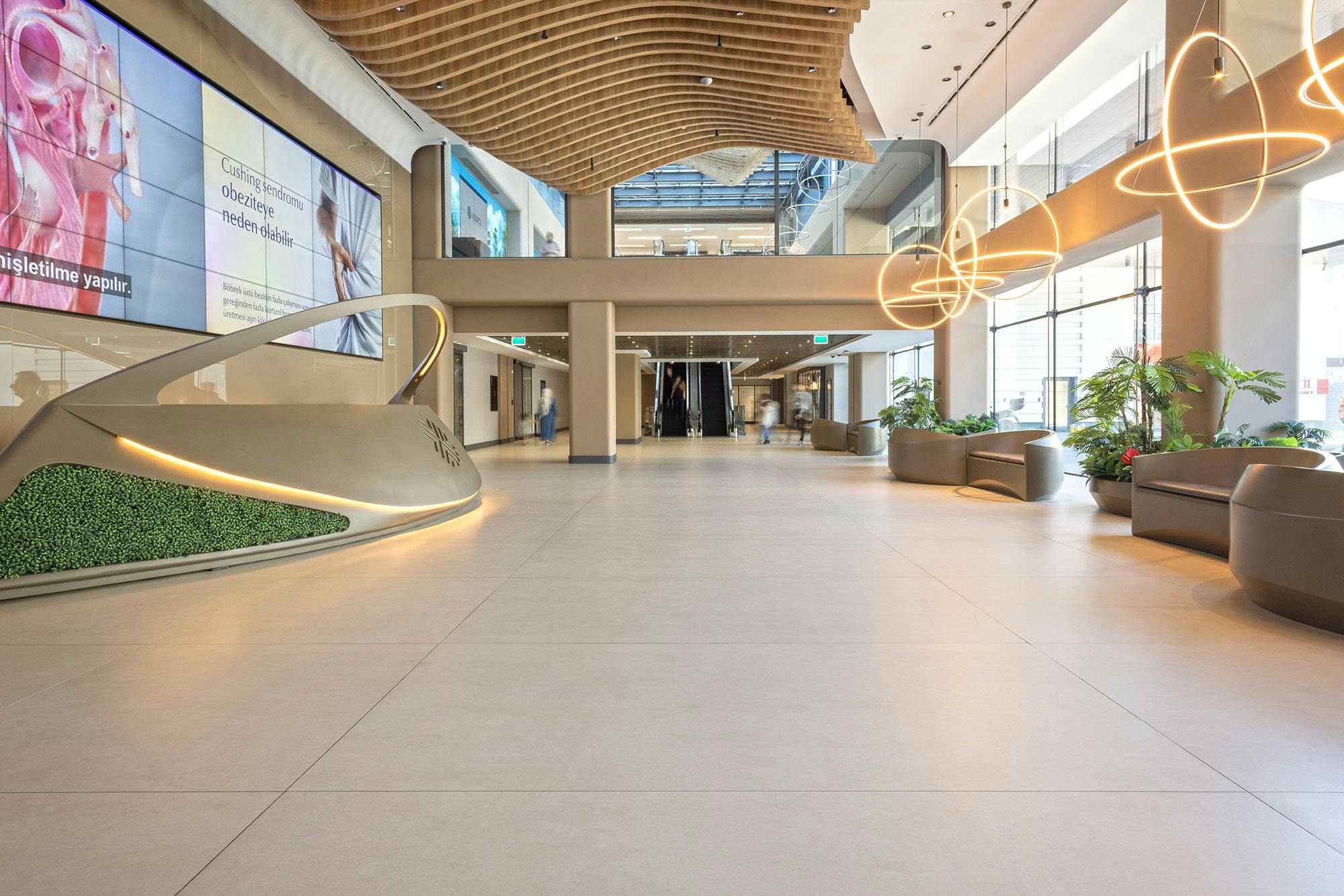 Image of Medipol Bahcelievler 2.jpg?auto=format%2Ccompress&ixlib=php 3.3 in {{Dekton welcomes visitors in luxury at the entrance of one of Istanbul’s busiest hospitals.}} - Cosentino
