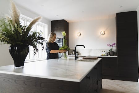 A classic yet minimalist kitchen complemented by Dekton’s elegance and functionality