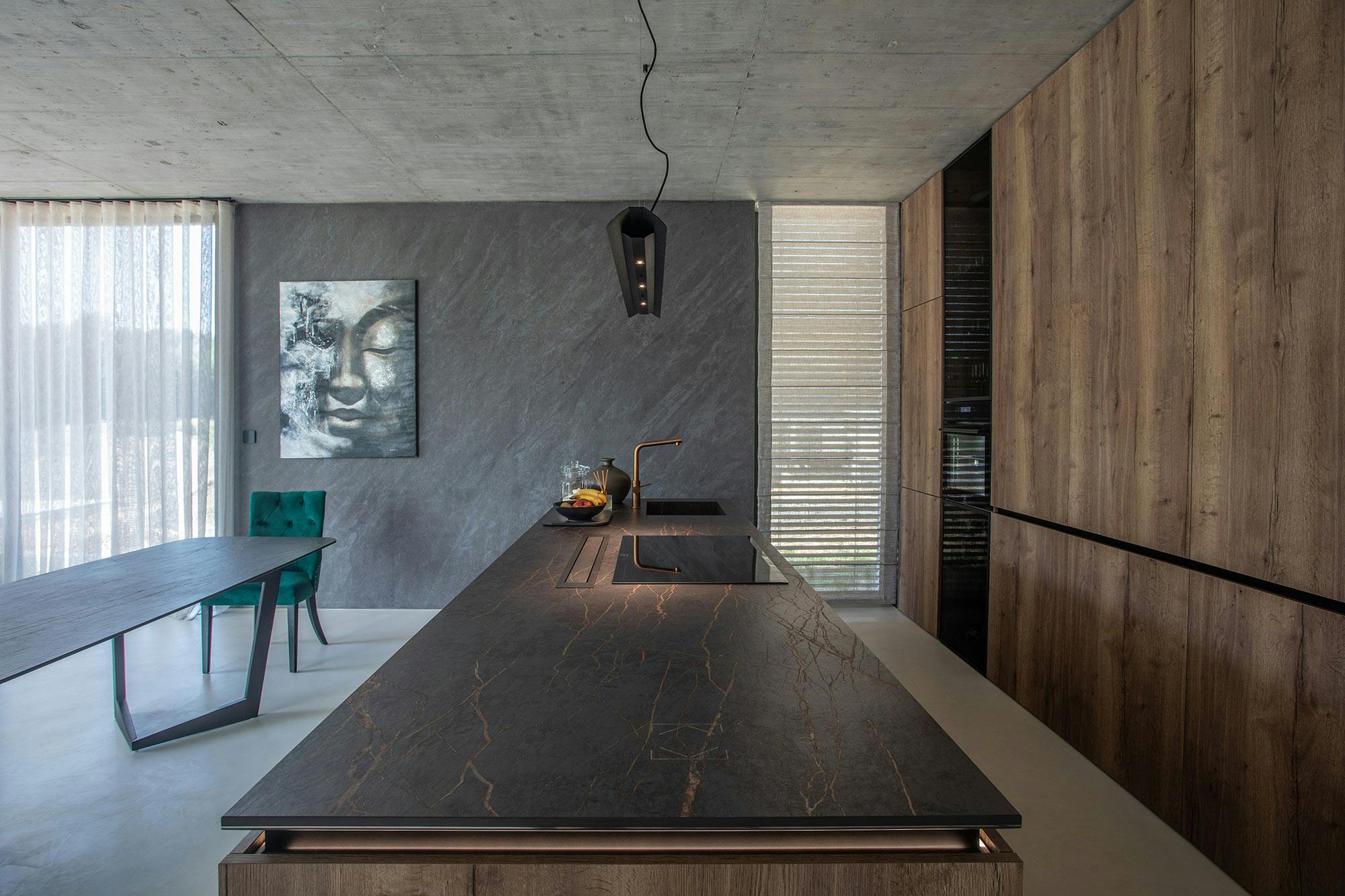 Image of DOM Zmienny 7.jpg?auto=format%2Ccompress&ixlib=php 3.3 in A worktop with crystalline reflections enhances the opulent design of this Balinese home - Cosentino