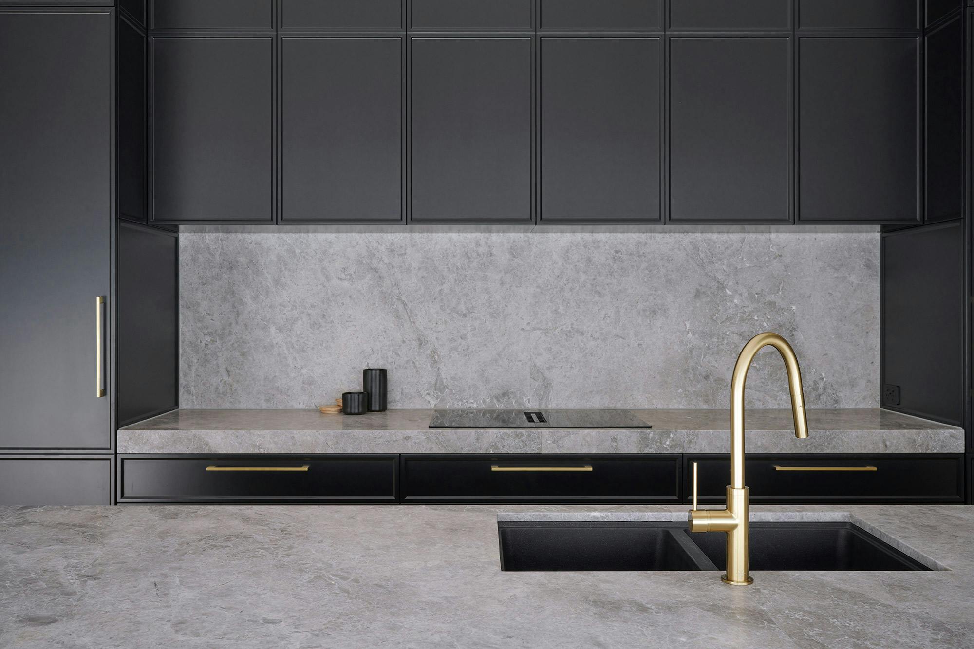 Image of St Peters Interiors 1 2.jpg?auto=format%2Ccompress&ixlib=php 3.3 in The sophisticated and exclusive Scalea Equinox stone is a real eye-catcher in this opulent kitchen with dramatic tones - Cosentino