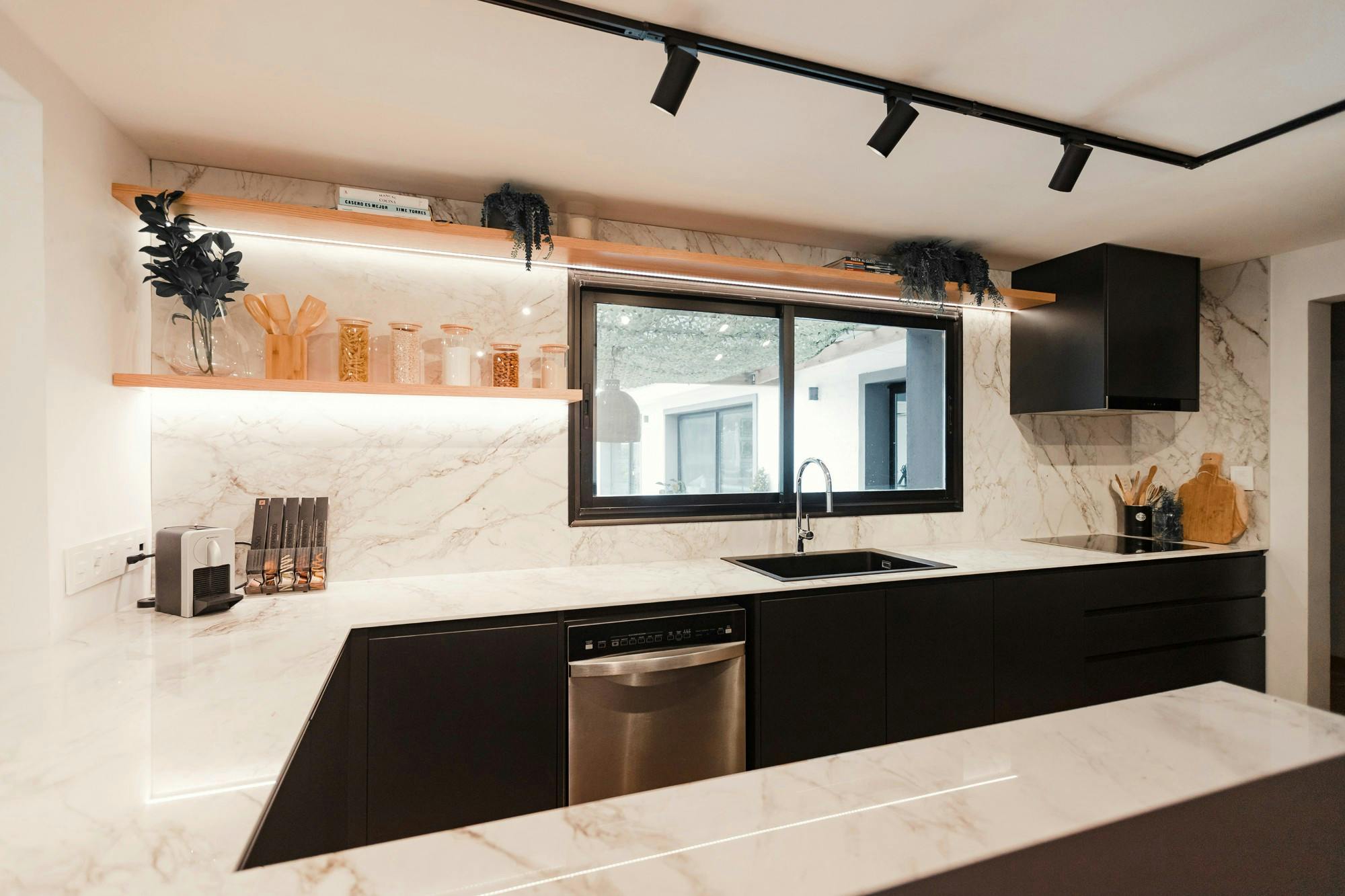 Image number 54 of the current section of Kitchen and dining room merged by a precise design in Cosentino Australia