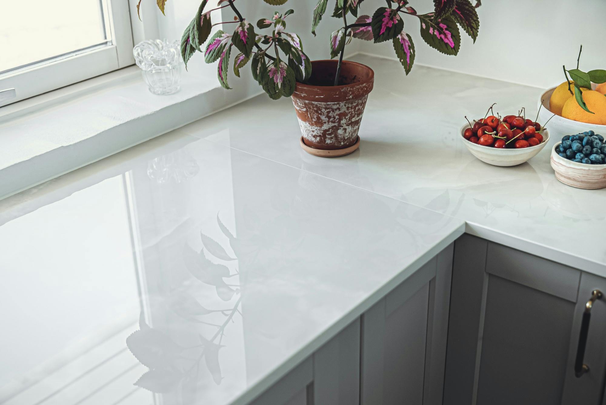 Image number 35 of the current section of A bright, long-lasting kitchen worktop as the perfect backdrop for pictures in Cosentino Australia