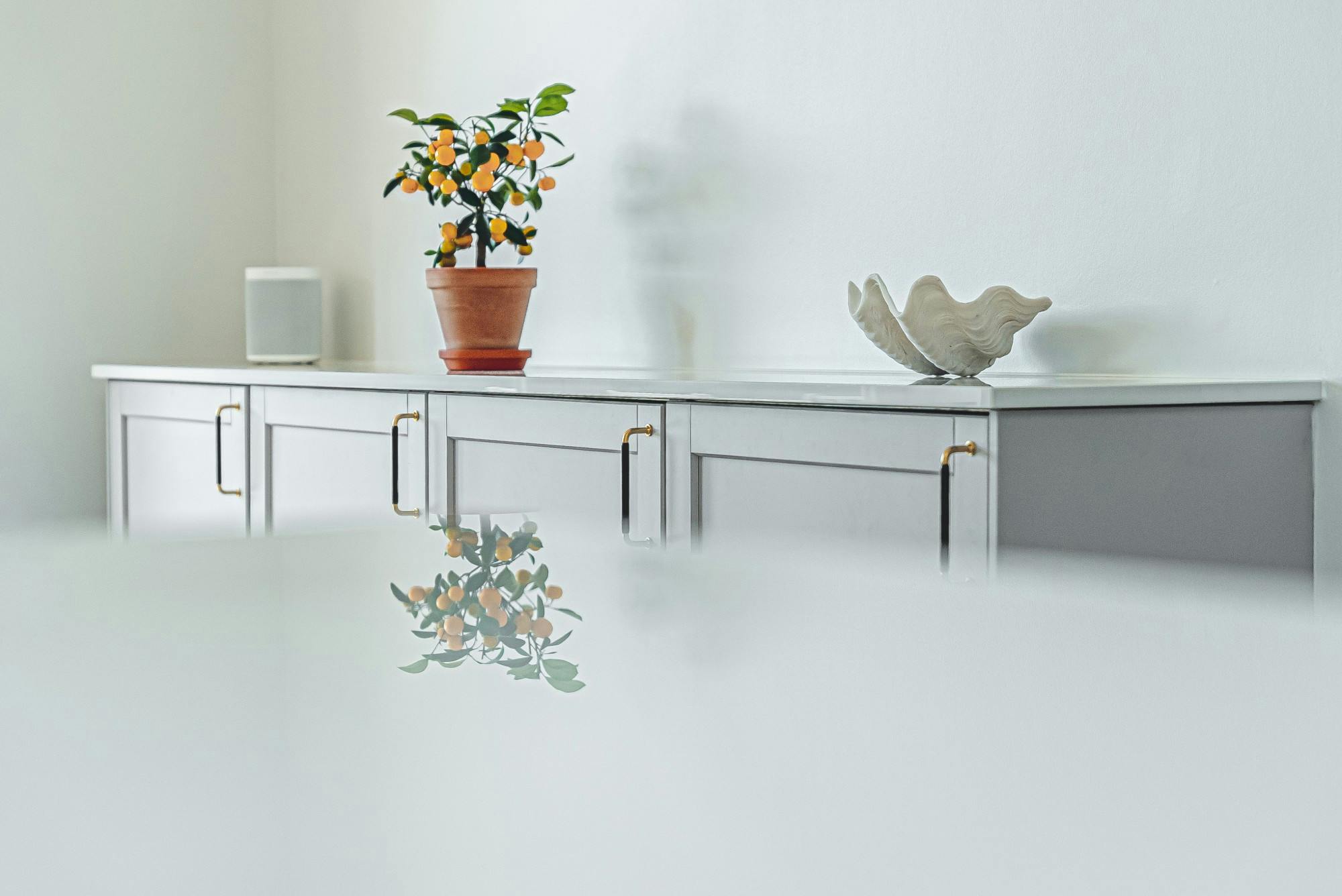 Image number 33 of the current section of A bright, long-lasting kitchen worktop as the perfect backdrop for pictures in Cosentino Australia