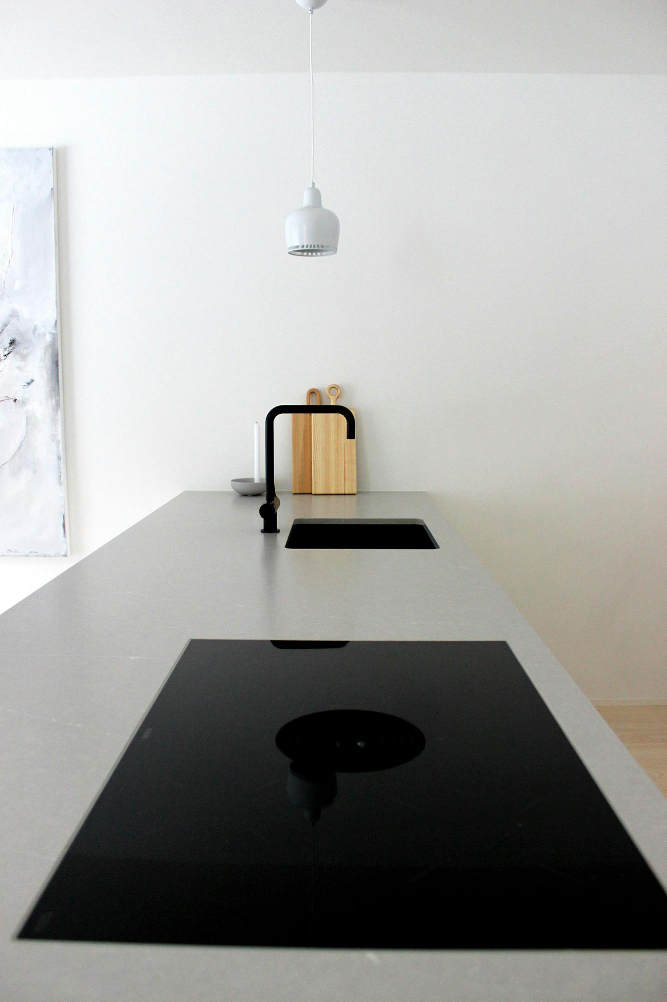 Image number 33 of the current section of A Silestone worktop ideal to withstand the daily wear and tear of a family with children in Cosentino Australia