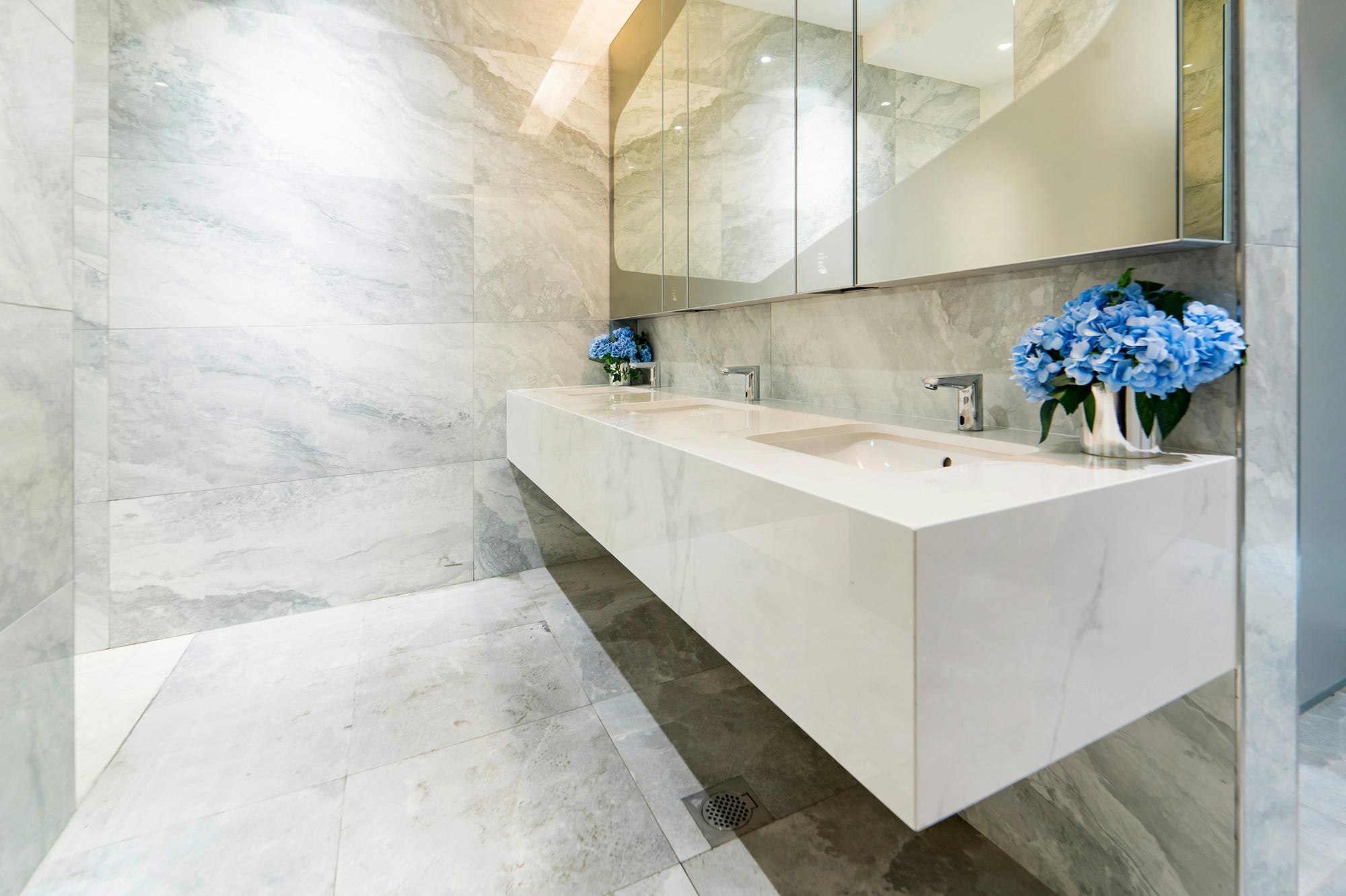 Image number 40 of the current section of Dekton adds a new touch of elegance to the reception area of a luxury development in Singapore in Cosentino Australia