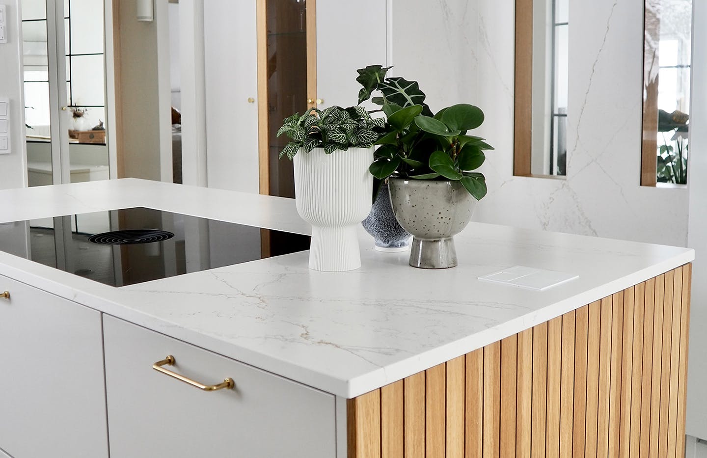 Image number 38 of the current section of Dekton Arga creates an elegant atmosphere in this open plan kitchen with a minimalist approach in Cosentino Australia