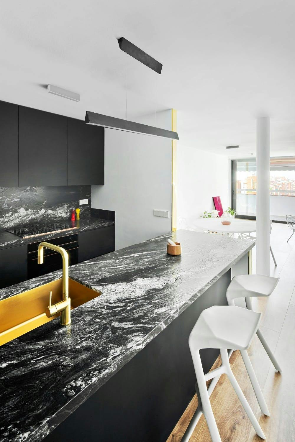 Image number 32 of the current section of Connected spaces creating an open and brilliant home in Cosentino Canada