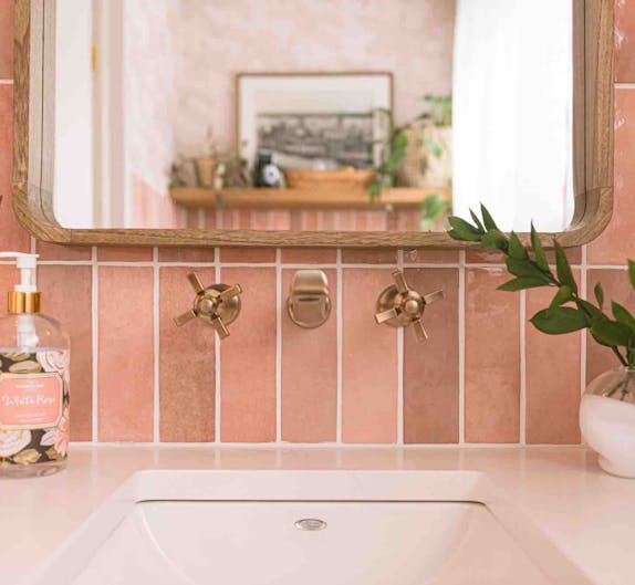 Image number 35 of the current section of Think pink! Rebekah Higgs transforms her powder room into a tropical retreat in Cosentino Canada