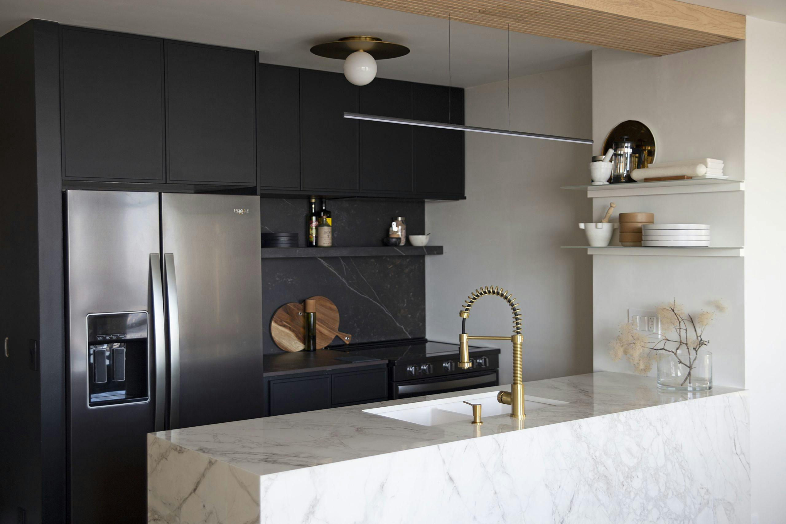 Image number 32 of the current section of Designer Nike Onile transforms her condo’s kitchen into a chic chef’s paradise in Cosentino Canada