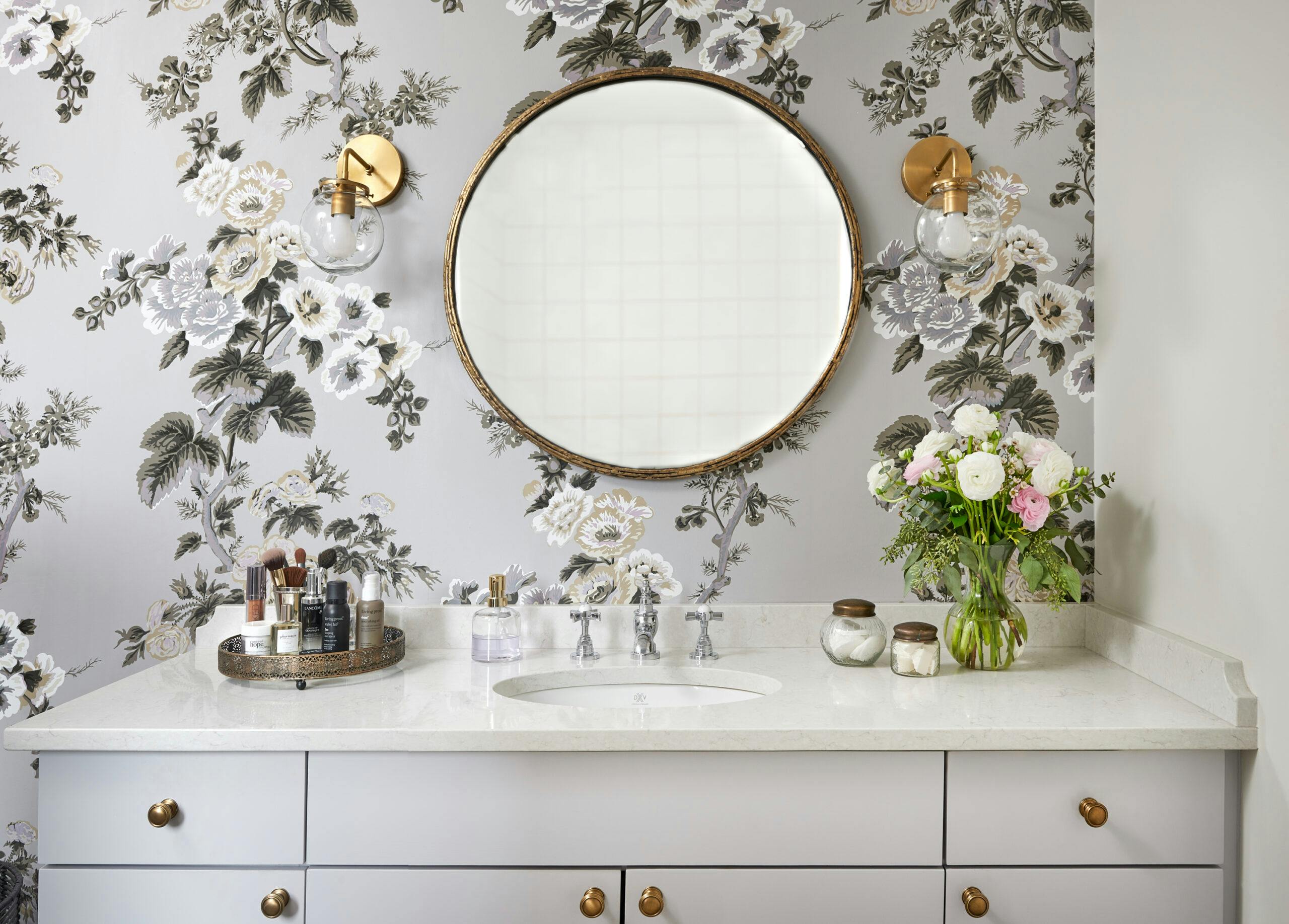 Image number 32 of the current section of Designer Vanessa Francis features Silestone Quartz in bathroom redesign in Cosentino Canada