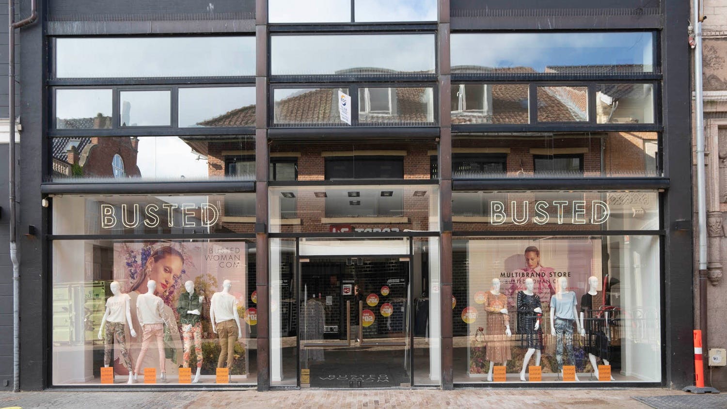 Image number 215 of the current section of Busted Store in Cosentino Canada