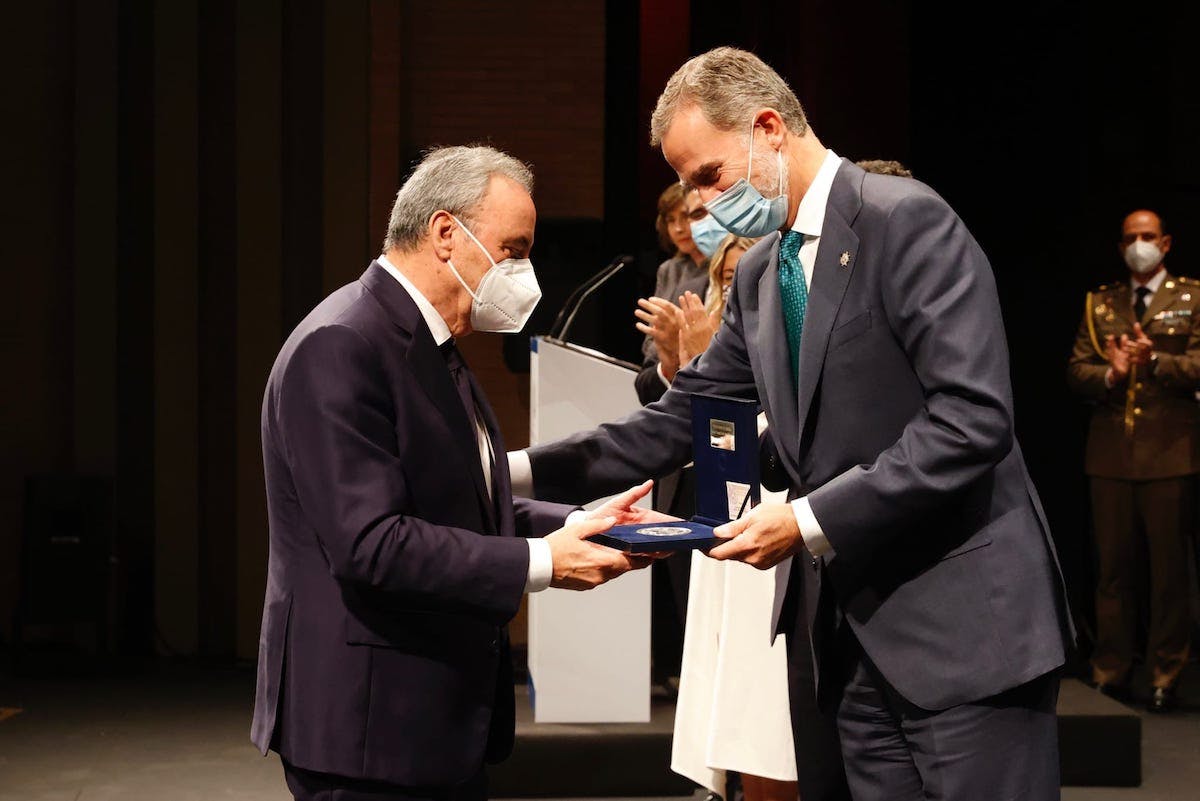 Image number 33 of the current section of Francisco Martínez-Cosentino receives the prestigious Kingdom of Spain Award in Cosentino Canada